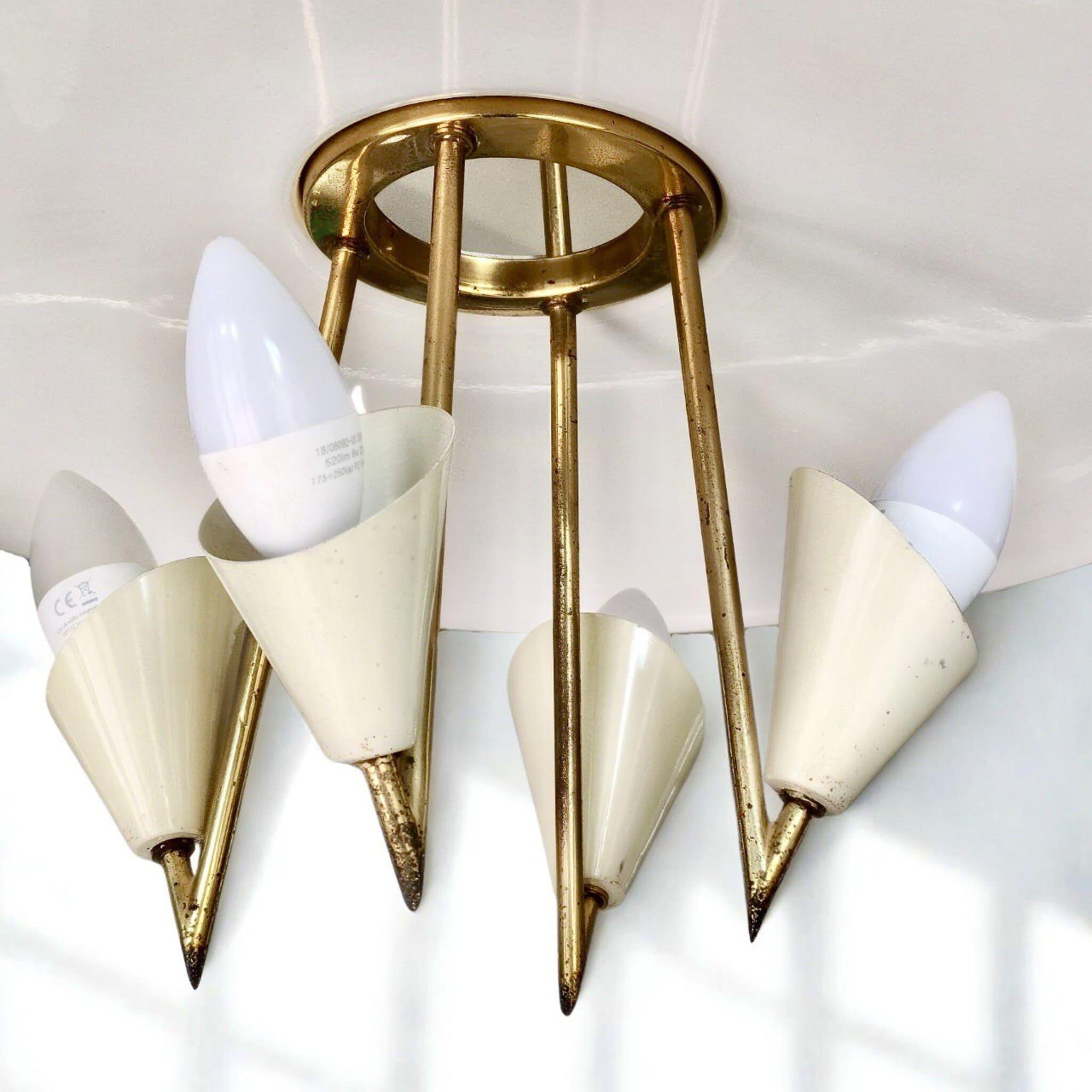 Ciondolo in ottone italiano Mid-Century modern del 1950  4 Light  by Arteluce In condizioni buone in vendita a Nicolosi, IT