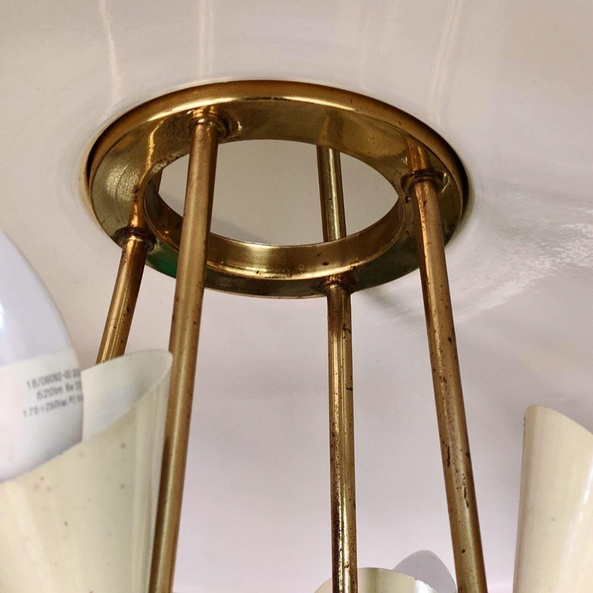 Metà XX secolo Ciondolo in ottone italiano Mid-Century modern del 1950  4 Light  by Arteluce in vendita