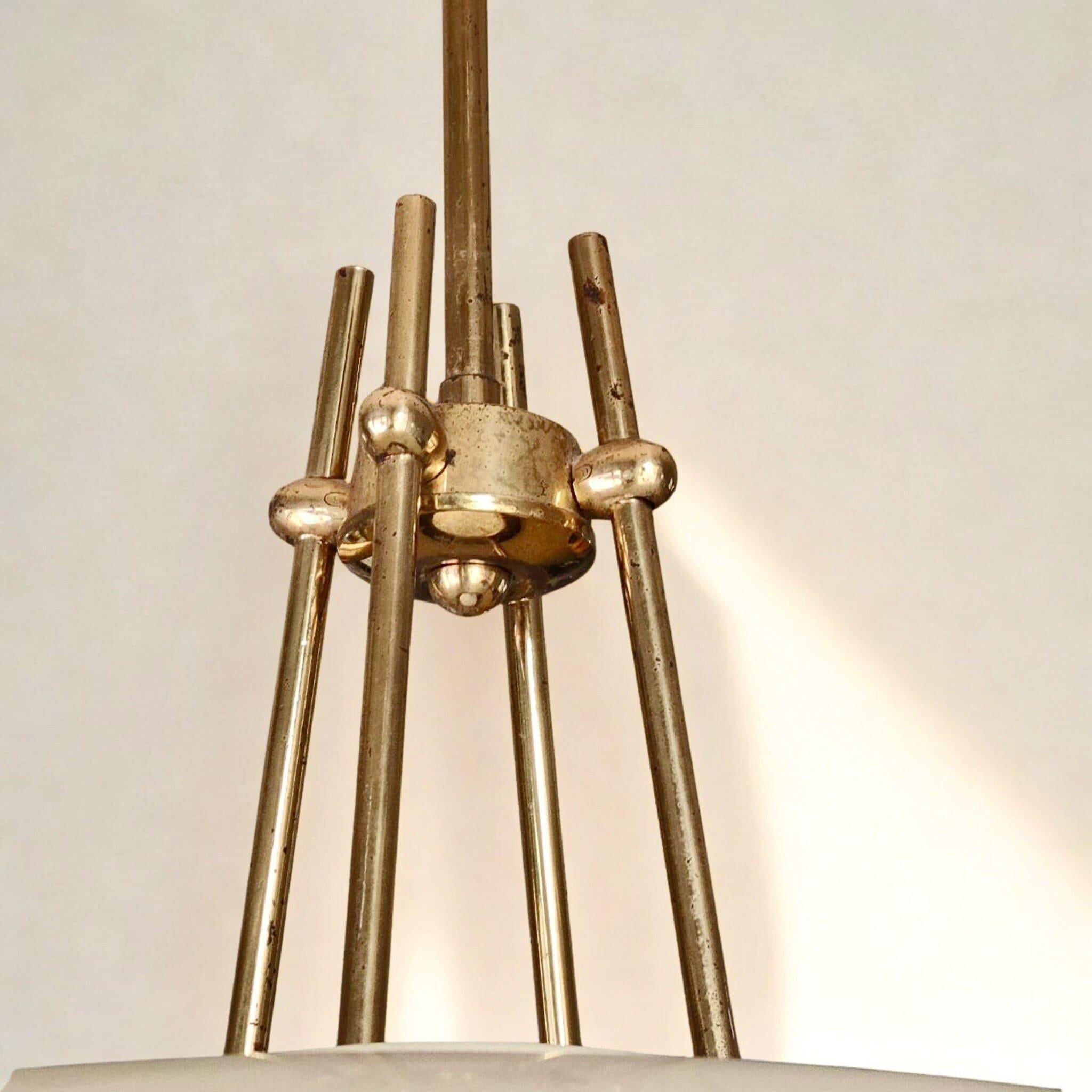 Ciondolo in ottone italiano Mid-Century modern del 1950  4 Light  by Arteluce in vendita 1