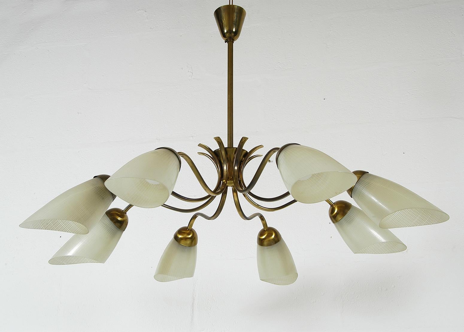 Mid-20th Century 1950s Italian Mid-Century Modern Decorative 8-Arm Brass and Glass Chandelier