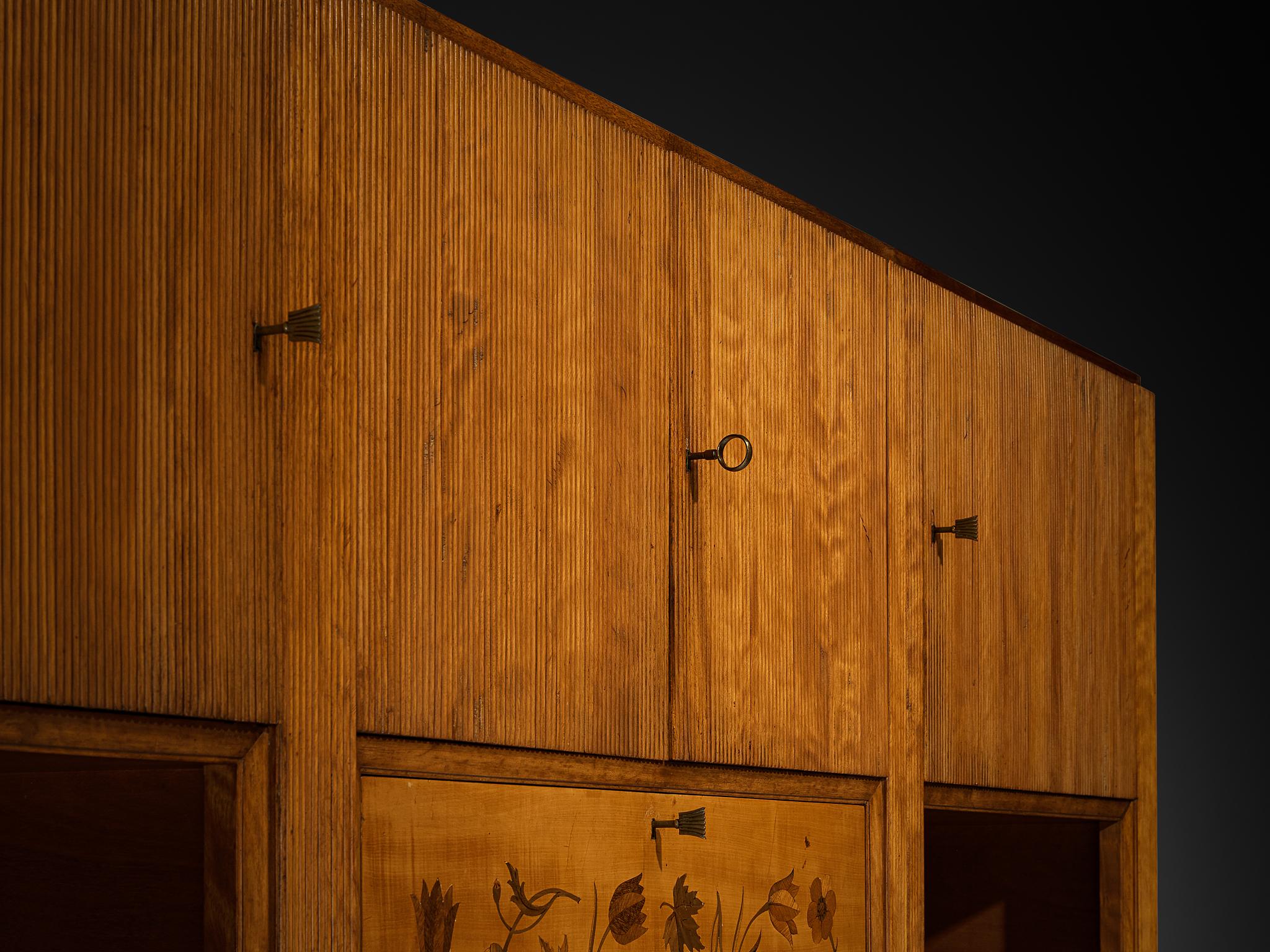 Italienisches Sideboard der 1950er Jahre aus der Mitte des Jahrhunderts mit Grissinato-Schnitzereien im Angebot 5