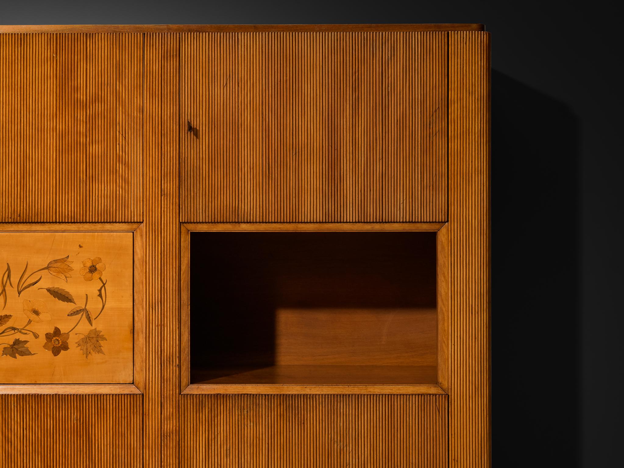Italienisches Sideboard der 1950er Jahre aus der Mitte des Jahrhunderts mit Grissinato-Schnitzereien im Angebot 7