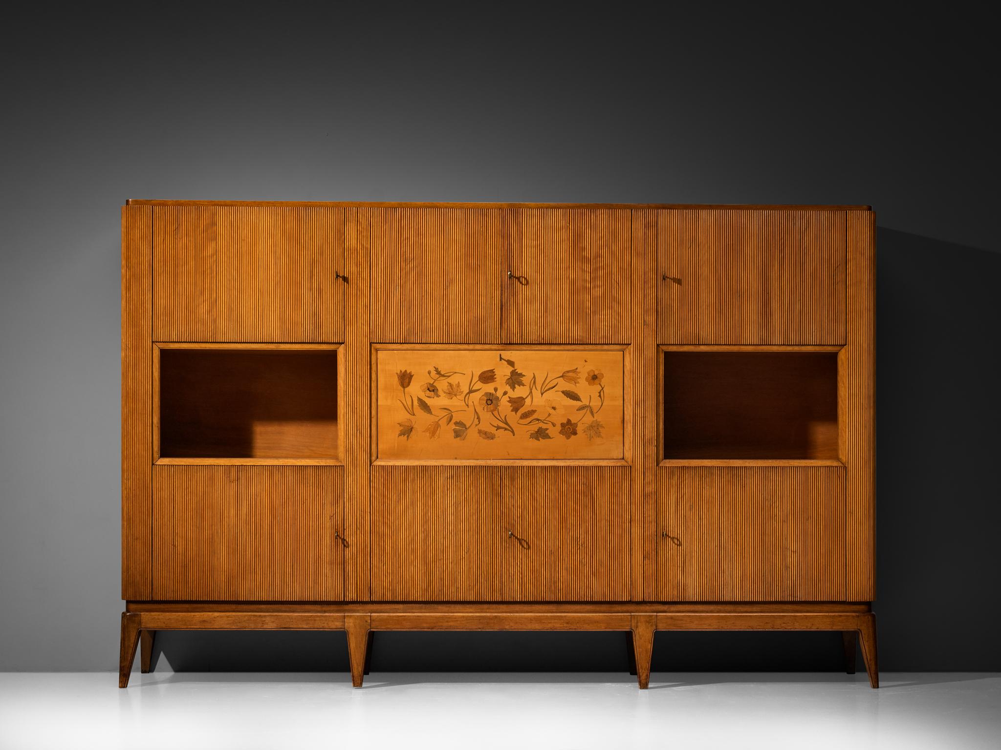 Italienisches Sideboard der 1950er Jahre aus der Mitte des Jahrhunderts mit Grissinato-Schnitzereien (Mitte des 20. Jahrhunderts) im Angebot