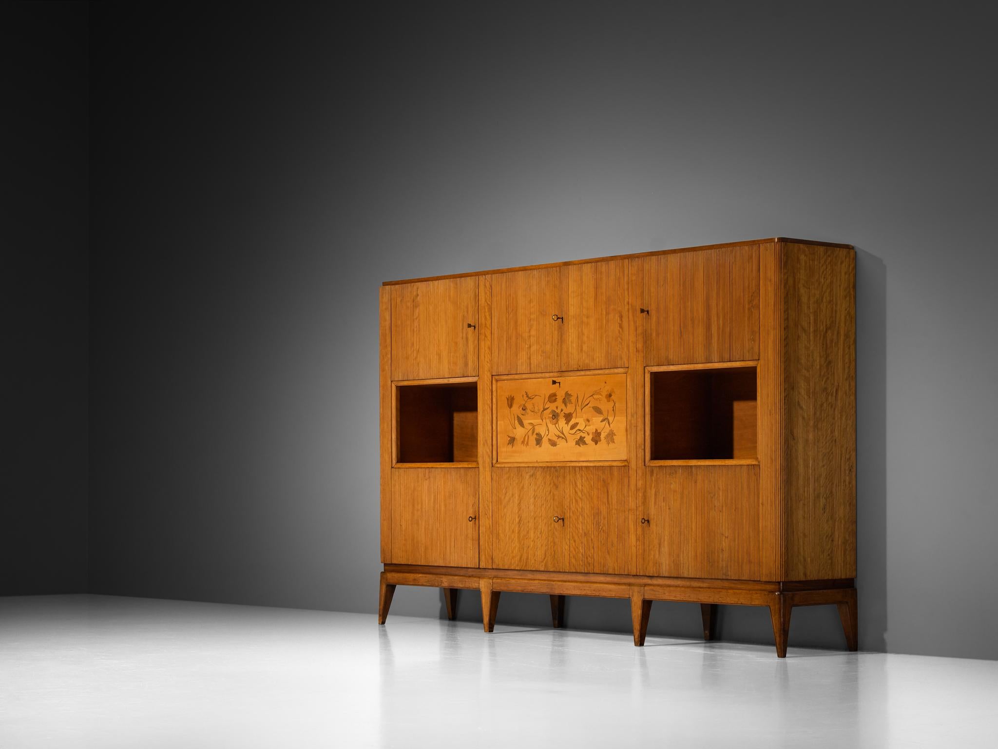 Italienisches Sideboard der 1950er Jahre aus der Mitte des Jahrhunderts mit Grissinato-Schnitzereien im Angebot 1