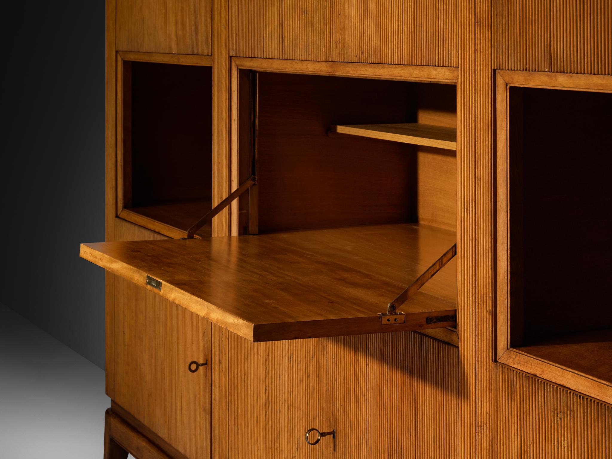 Italienisches Sideboard der 1950er Jahre aus der Mitte des Jahrhunderts mit Grissinato-Schnitzereien im Angebot 2