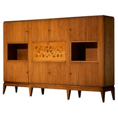 1950s Italian Mid-Century Modern Sideboard with Grissinato Carvings (buffet italien moderne de milieu de siècle avec sculptures en grissinato)