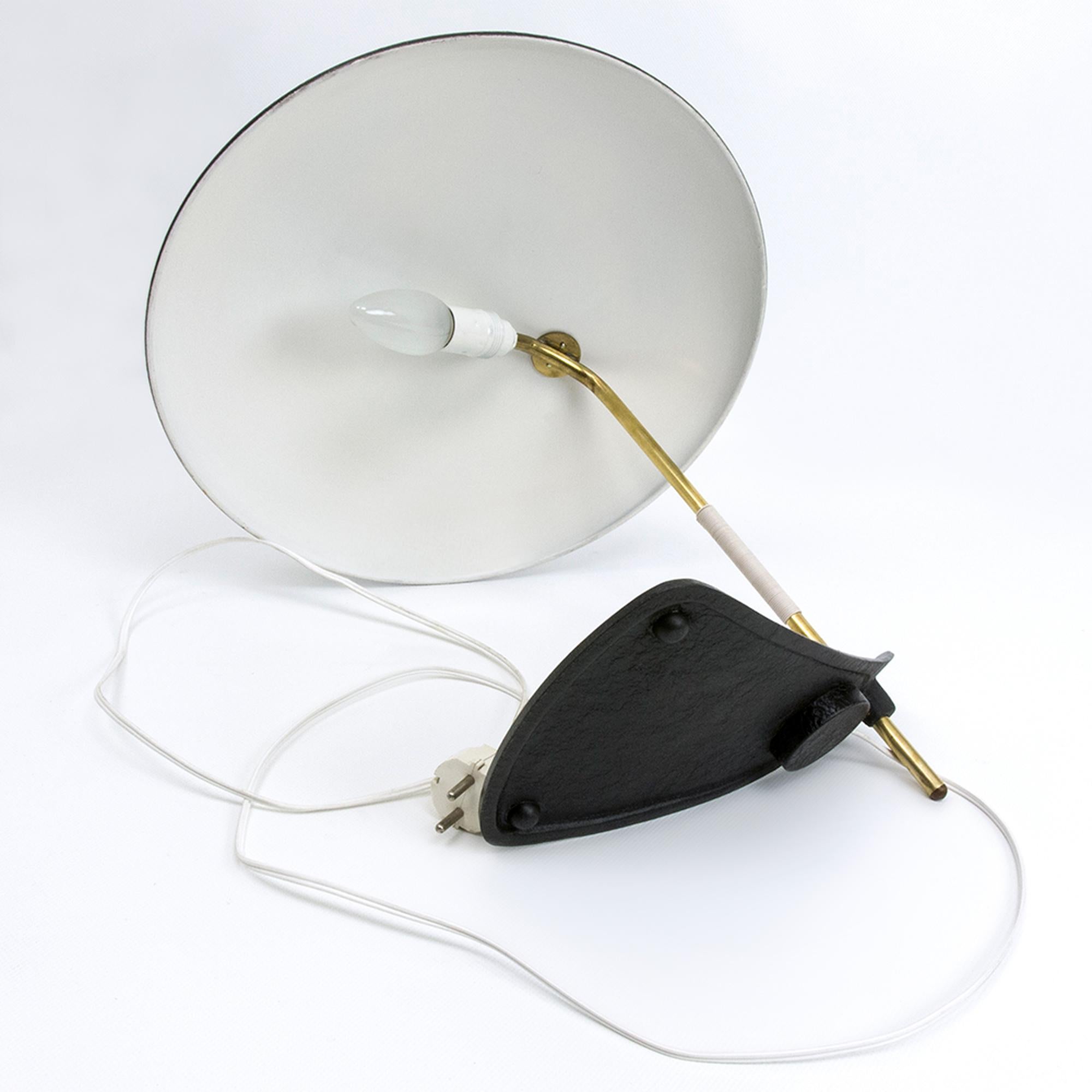 Lampada da tavolo italiana Mid-Century Modern degli anni '50 con vernice nera antipiega in vendita 3