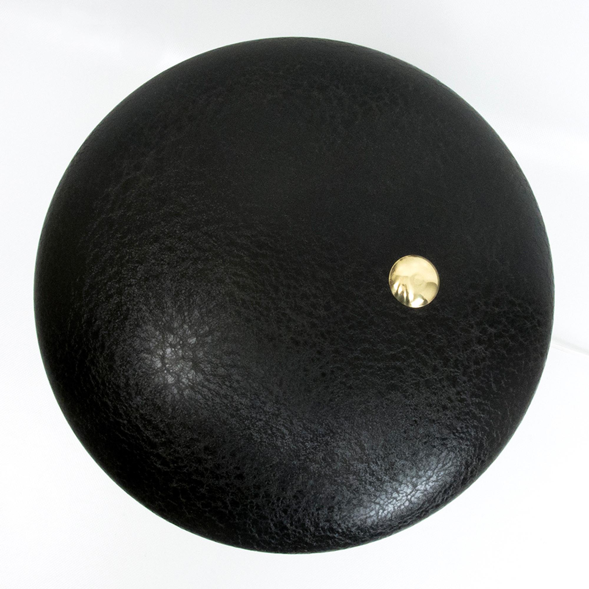 Metallo Lampada da tavolo italiana Mid-Century Modern degli anni '50 con vernice nera antipiega in vendita