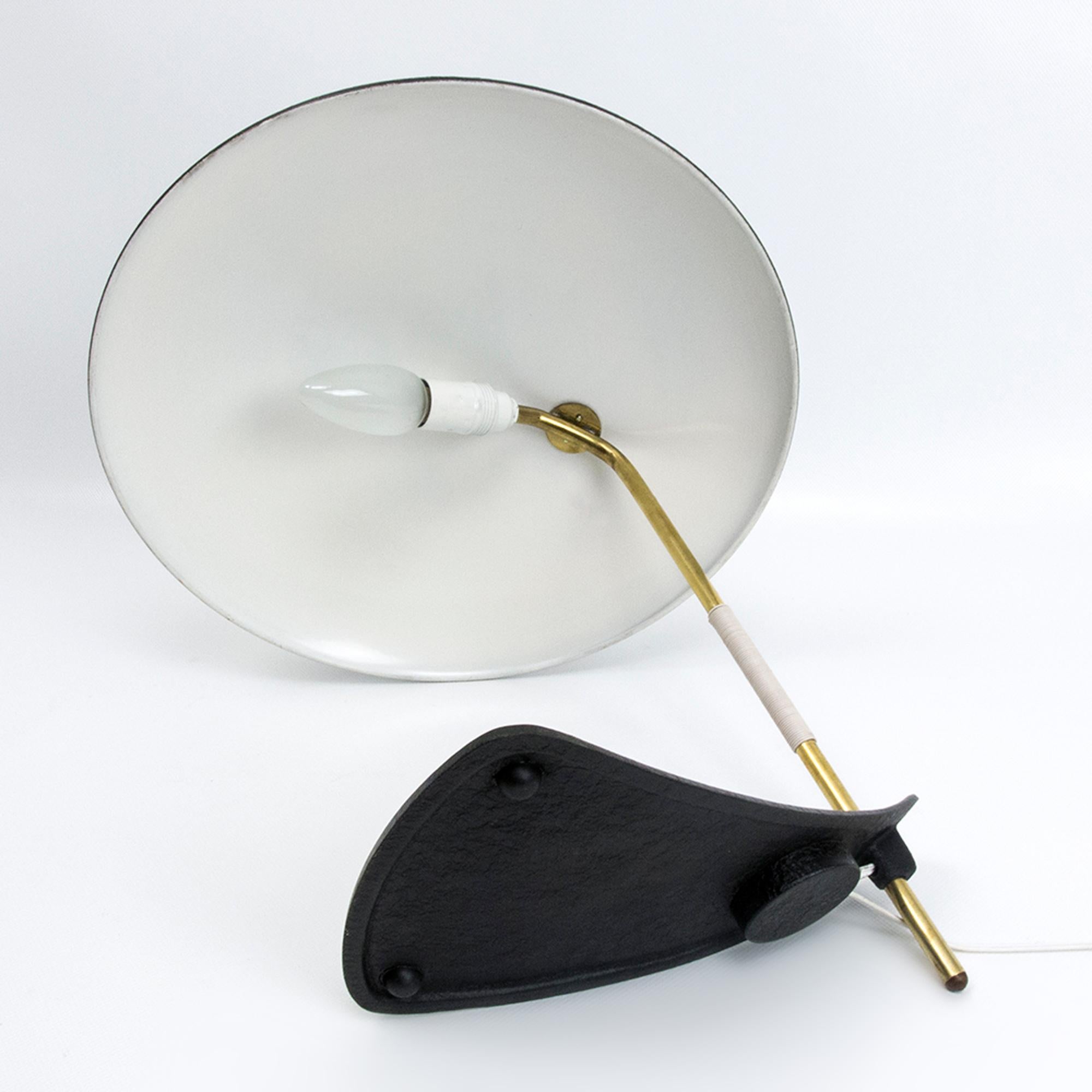 Lampada da tavolo italiana Mid-Century Modern degli anni '50 con vernice nera antipiega in vendita 2