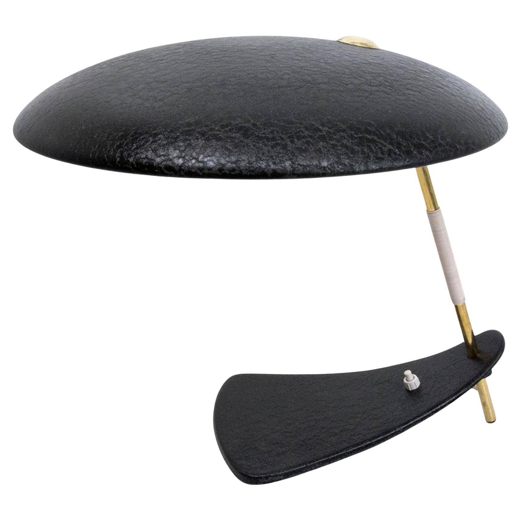 Lampada da tavolo italiana Mid-Century Modern degli anni '50 con vernice nera antipiega in vendita