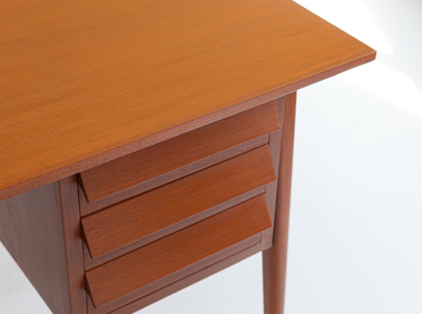 Mid-20th Century 1950s Italian Modern Mahogany Desk Table