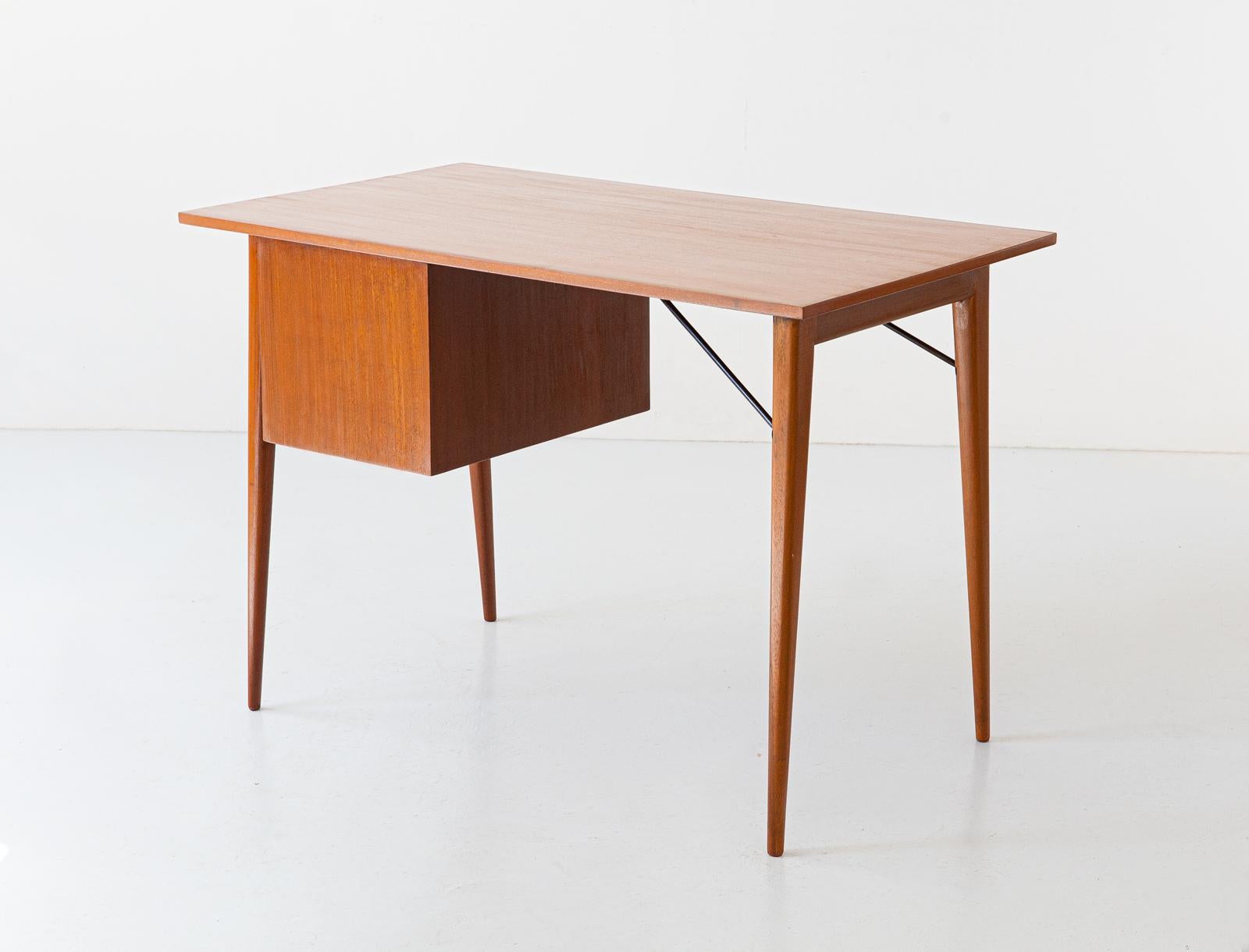 1950s Italian Modern Mahogany Desk Table 1