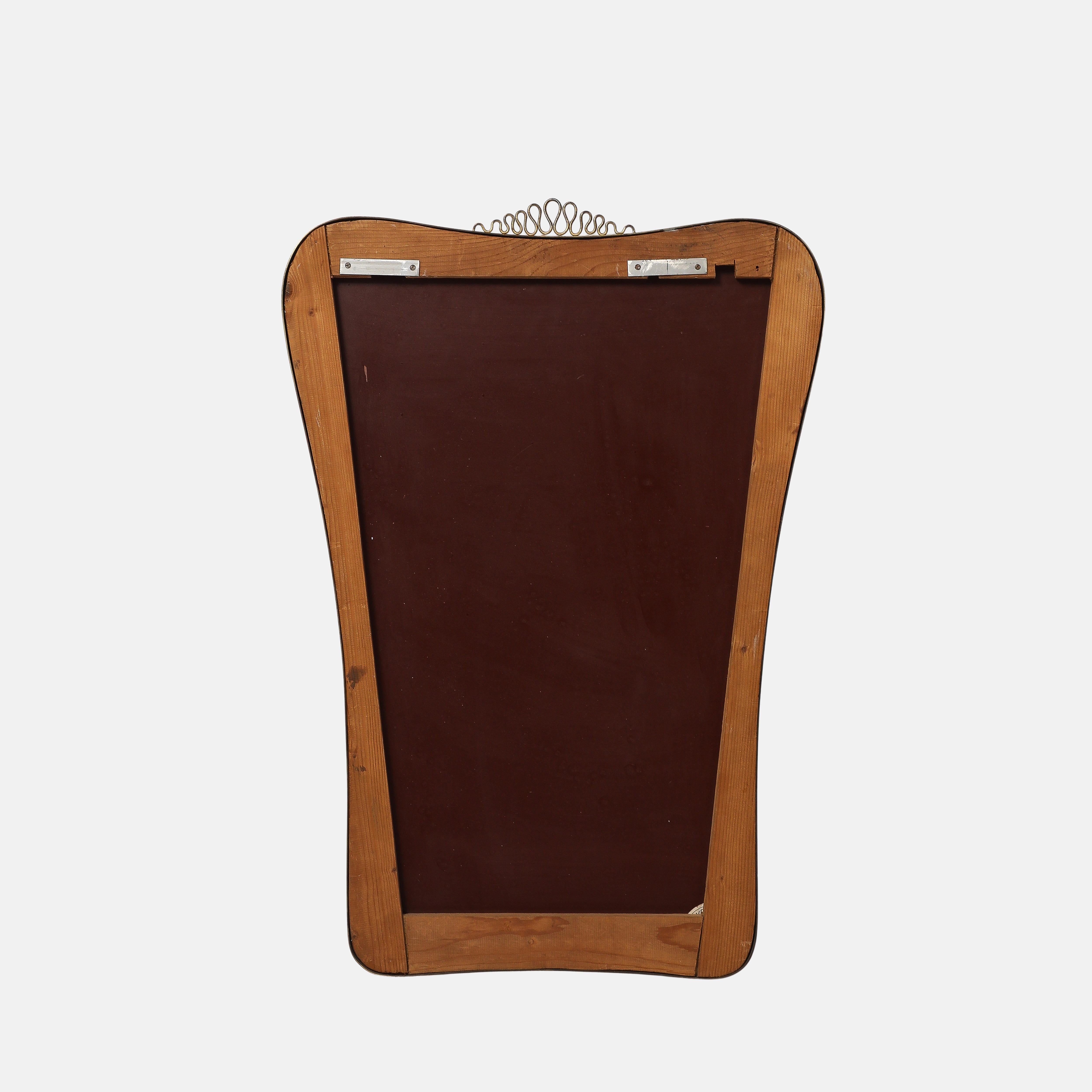 Miroir biseauté à dessus chantourné en laiton, datant des années 1950, attribué à Gio Ponti en vente 8