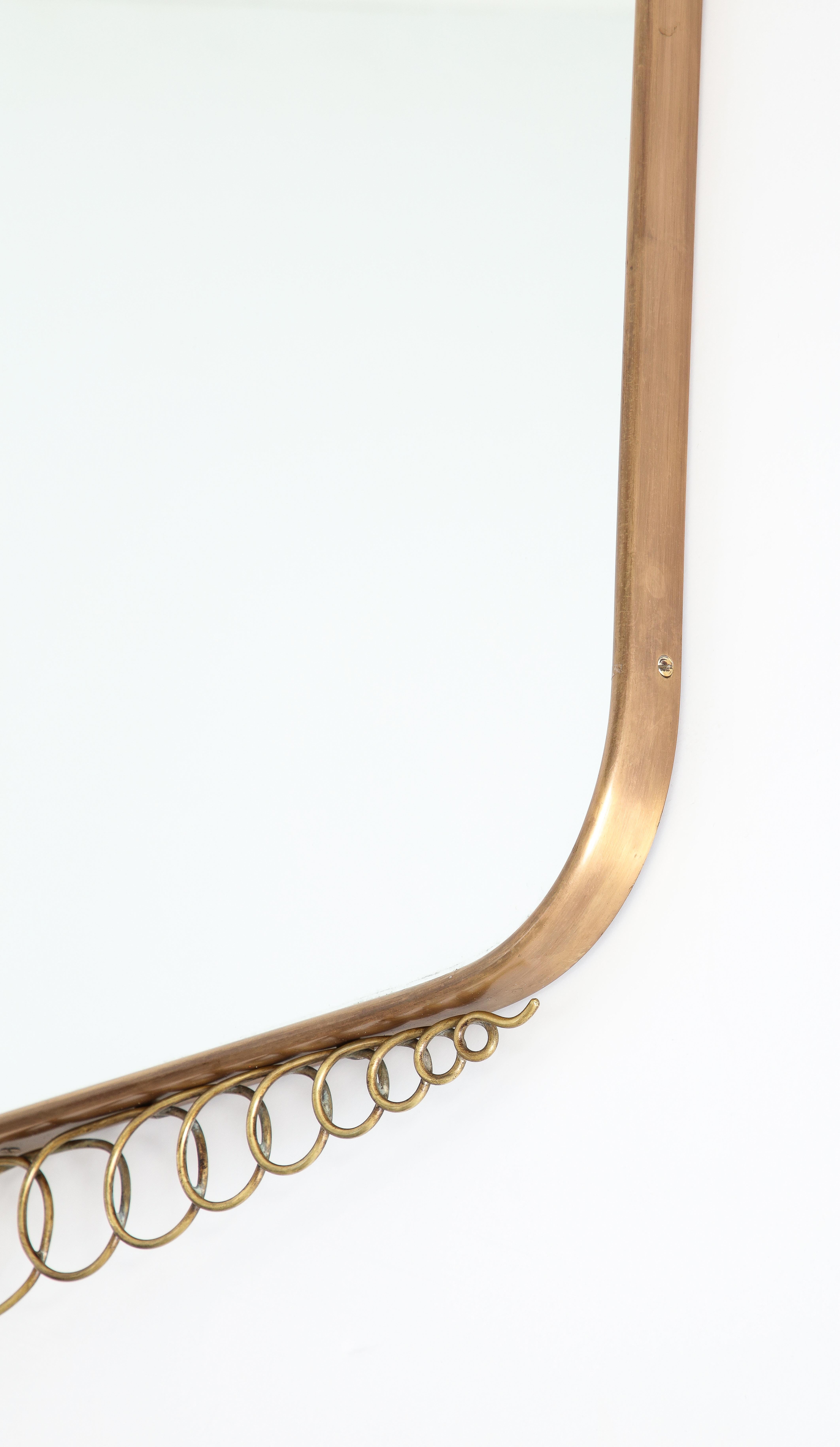 1950s Italian Modernist Large Shaped Brass Mirror (Miroir en laiton) en vente 2