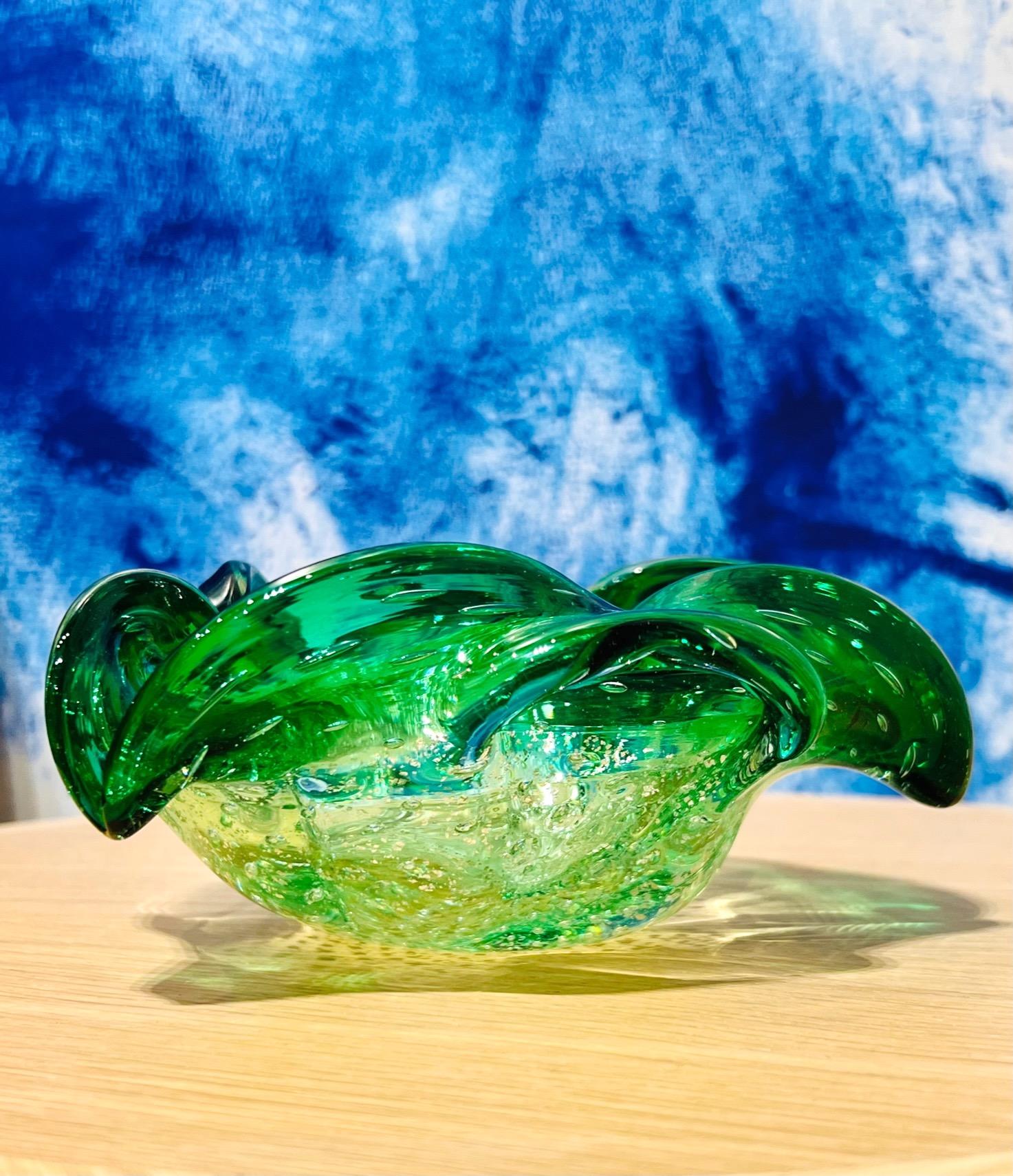 Mid-Century Modern Emerald Green Murano Bowl or Ashtray with Gold Leaf Accents, Italy c. 1950s