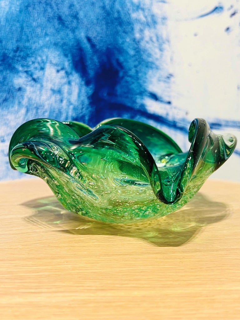 Hand-Crafted 1950's Italian Murano Bowl or Ashtray in Emerald Green with Gold Leaf For Sale