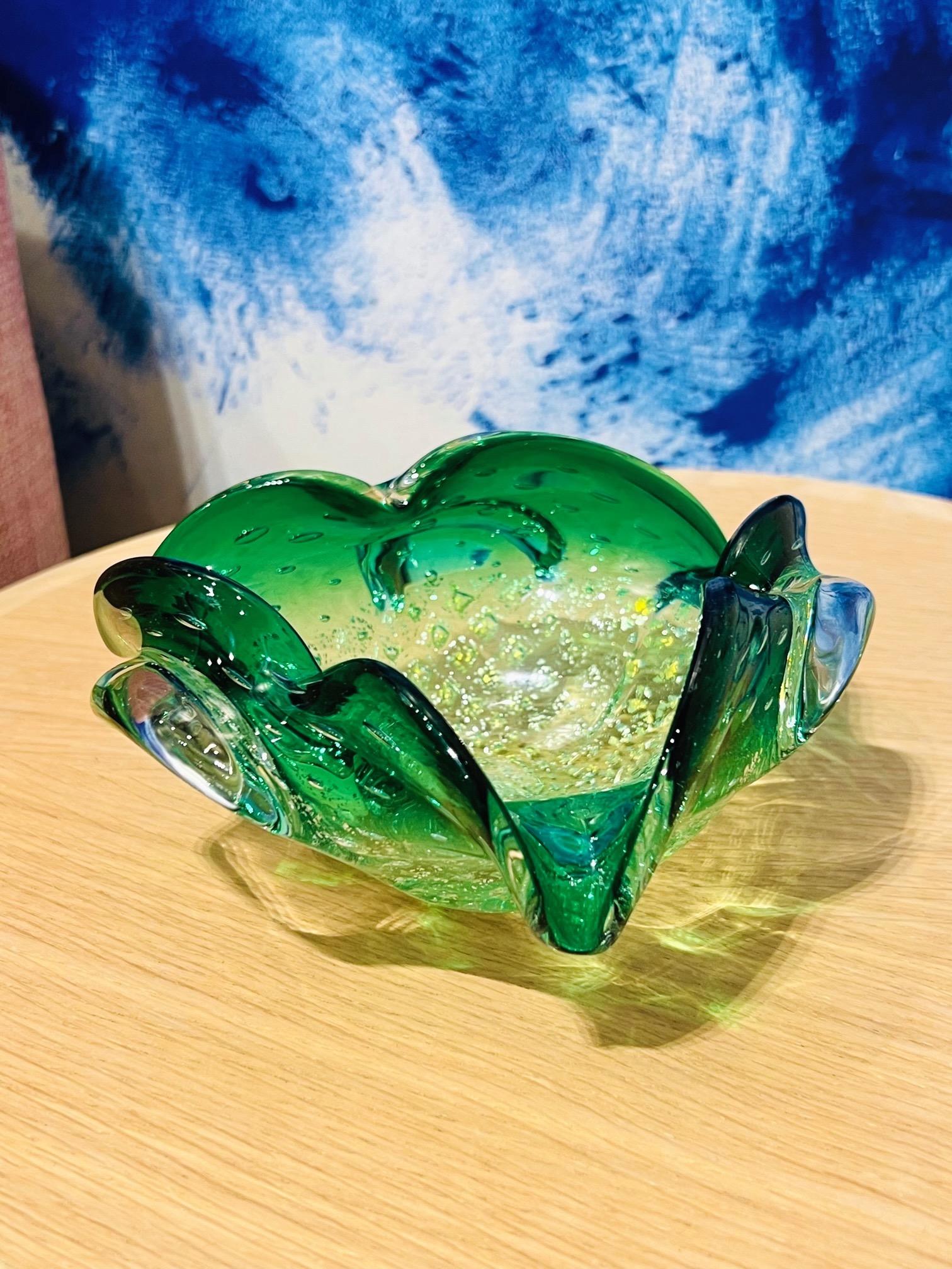 Art Glass Emerald Green Murano Bowl or Ashtray with Gold Leaf Accents, Italy c. 1950s