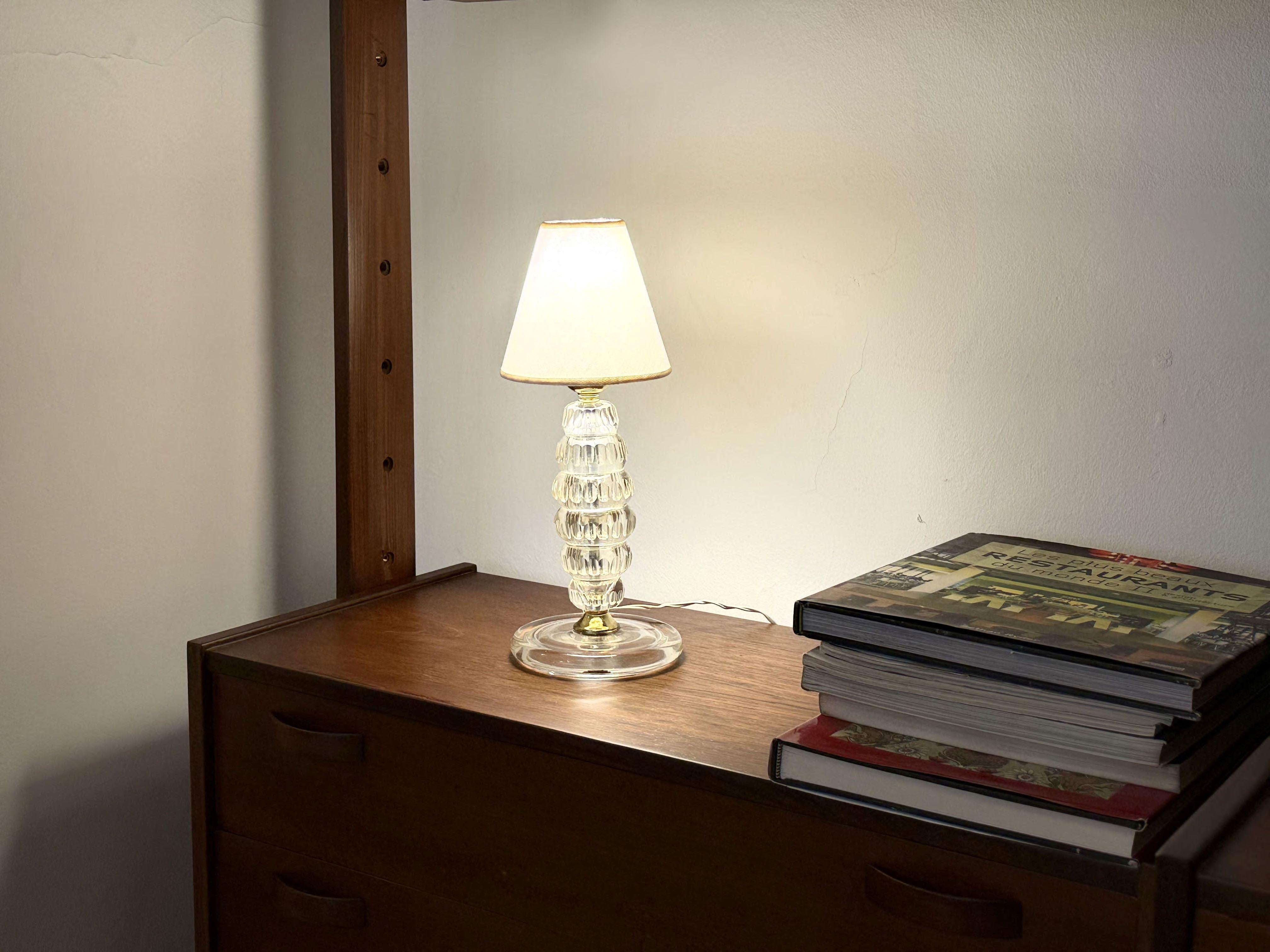 italien Vintage Italian Murano Glass and Brass Vintage Table Lamp des années 1950 en vente