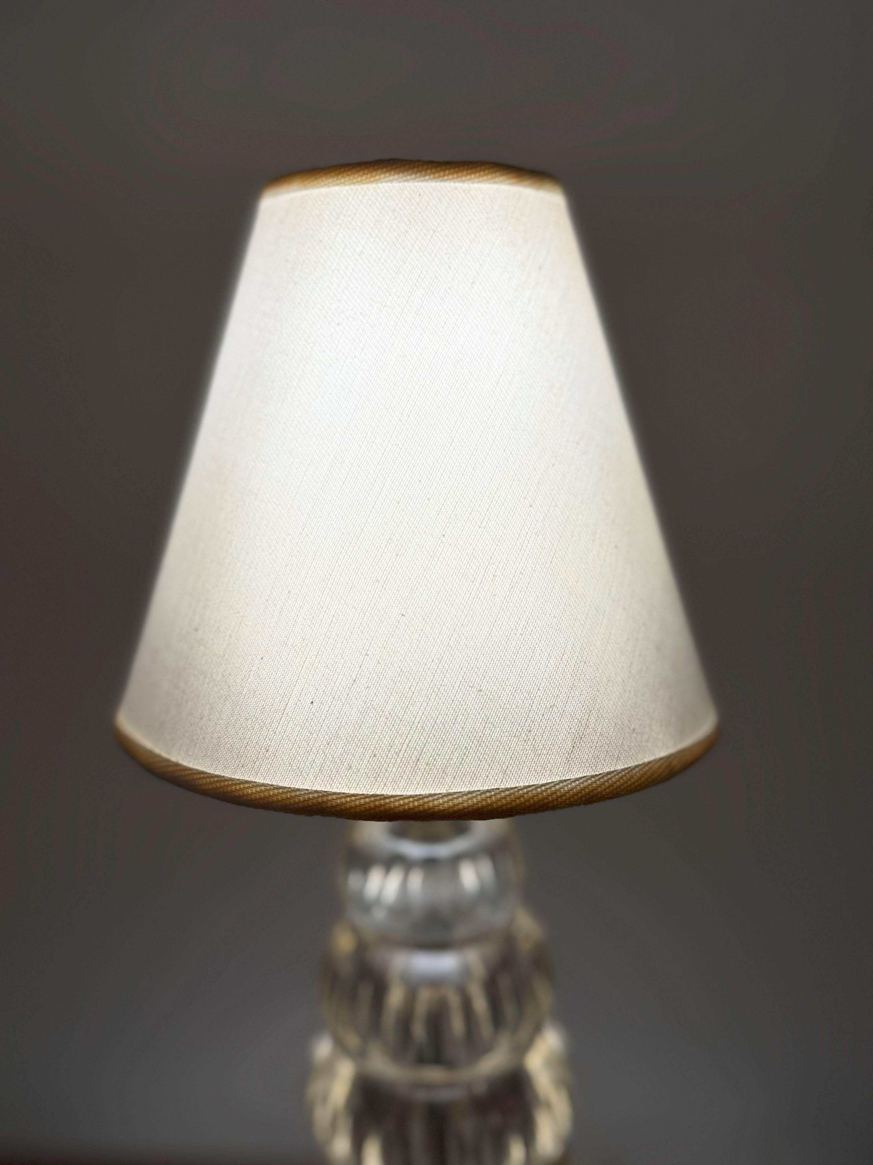 Milieu du XXe siècle Vintage Italian Murano Glass and Brass Vintage Table Lamp des années 1950 en vente