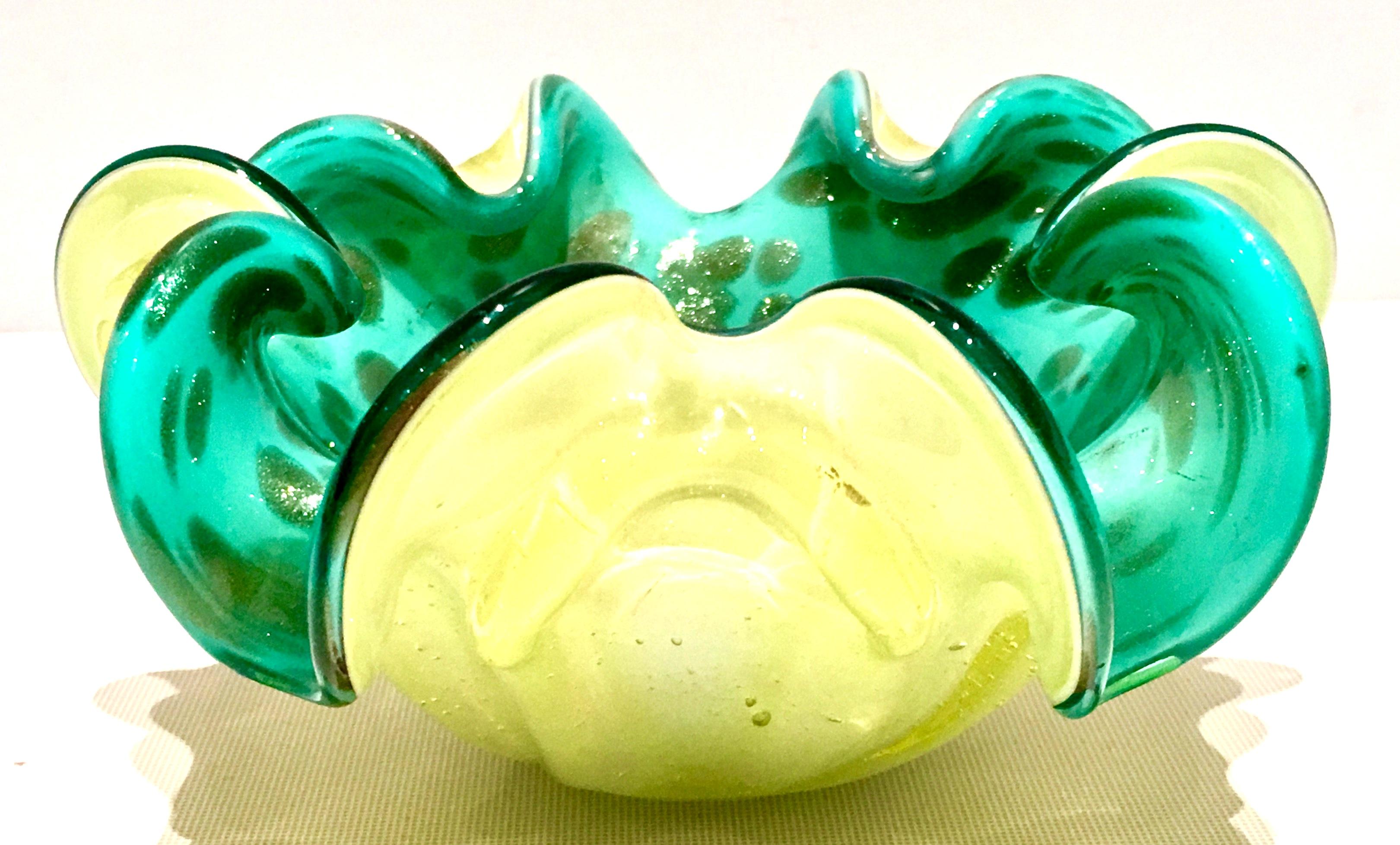 1950s Italian Murano Glass Turquoise and Chartreuse Gold Fleck Ruffle Bowl In Good Condition For Sale In West Palm Beach, FL