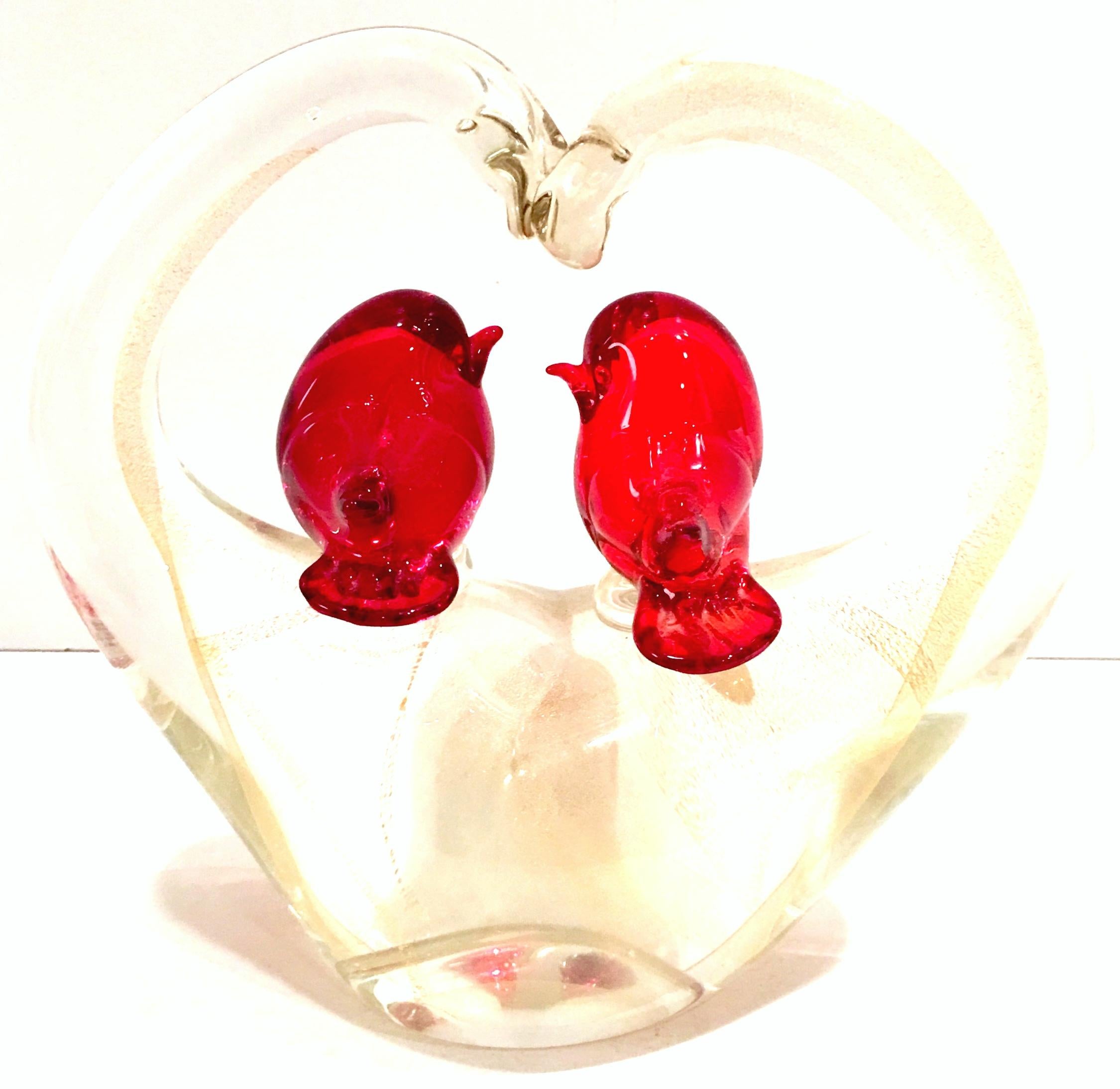 1950s Italian Murano Glass with Gold Fleck Pair of Love Birds Heart Sculpture In Good Condition For Sale In West Palm Beach, FL
