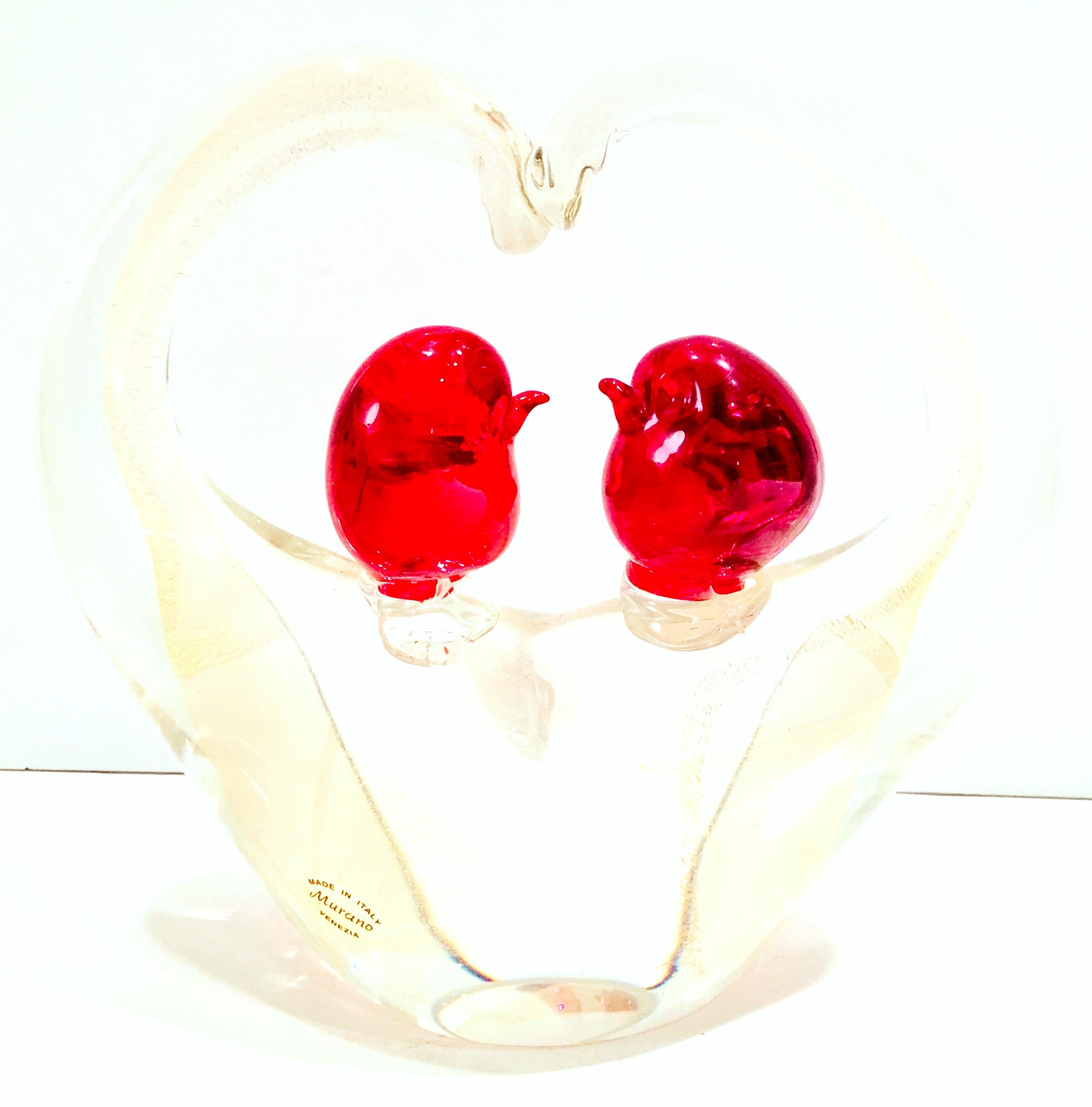 20th Century 1950s Italian Murano Glass with Gold Fleck Pair of Love Birds Heart Sculpture For Sale
