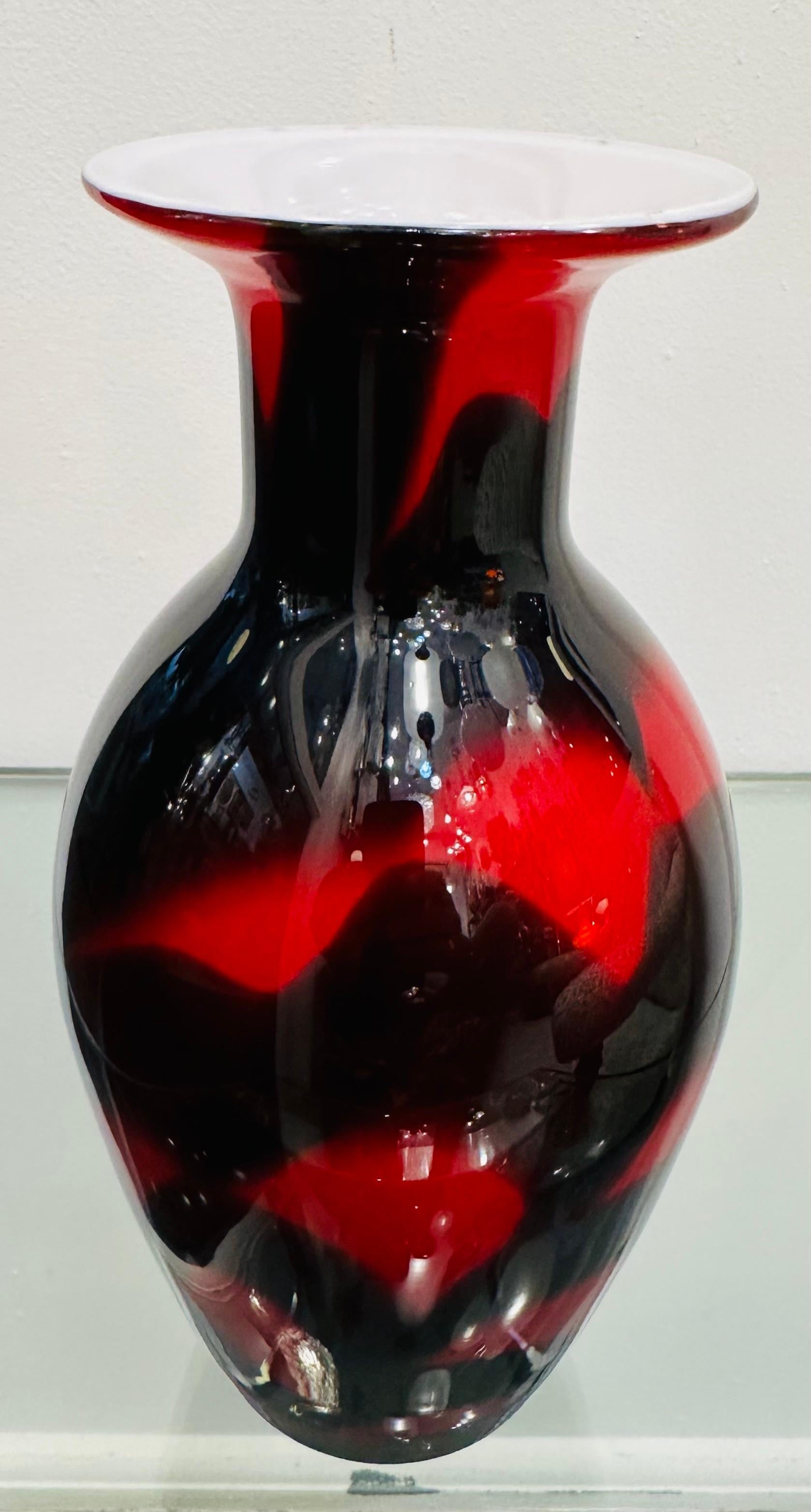 1950s Italian Murano Red Black & White Glass Vase Attr. Carlo Moretti For Sale 2