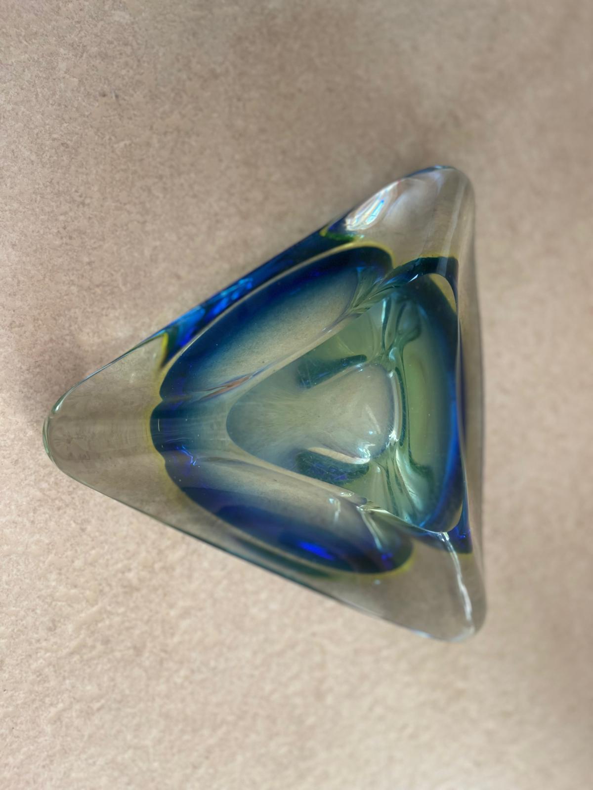 Cuenco decorativo de cristal de Murano Sommerso italiano de los años 50 Moderno de mediados de siglo en venta