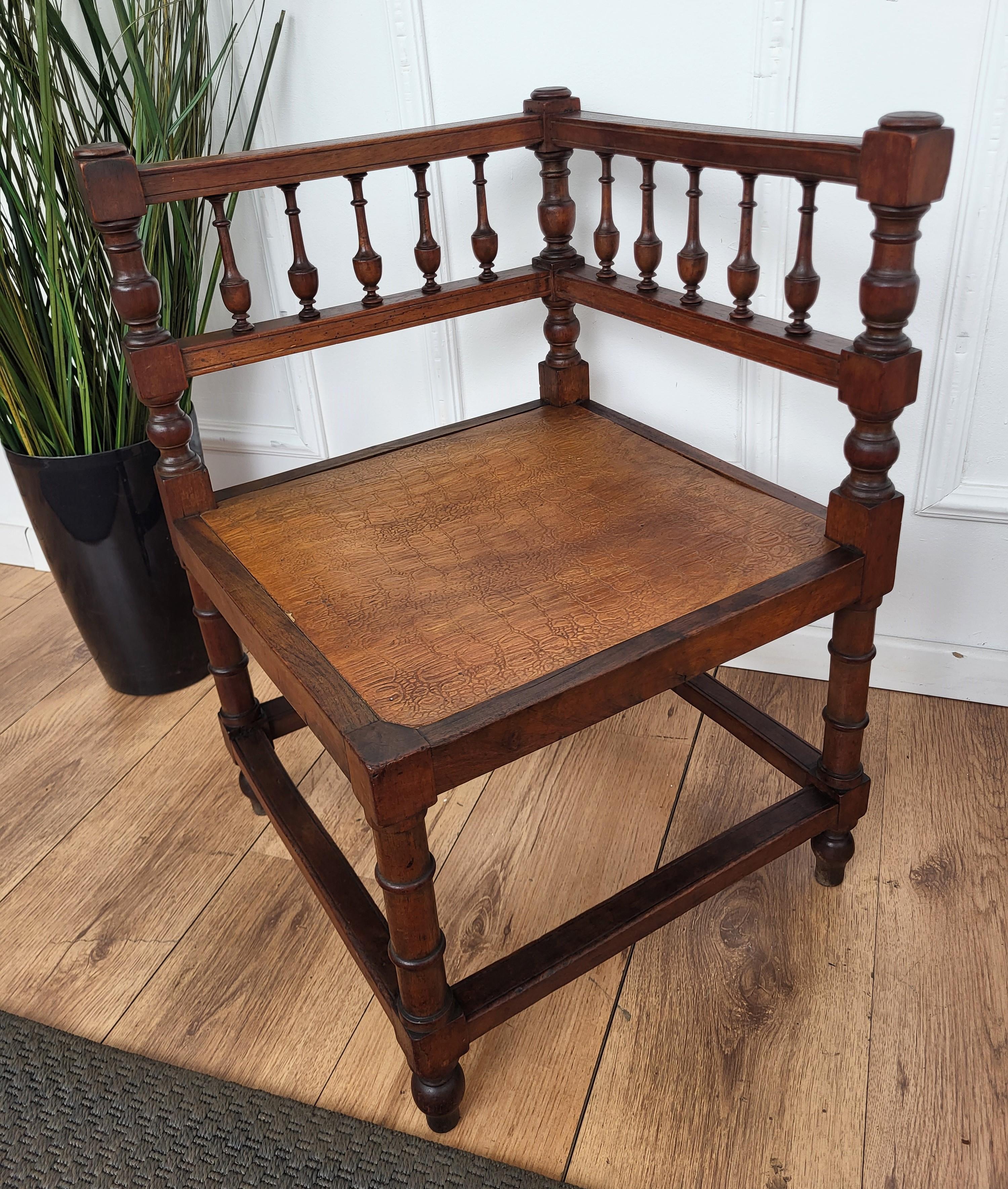 1950s Italian Neoclassic Carved Wooden Corner Chair For Sale 2