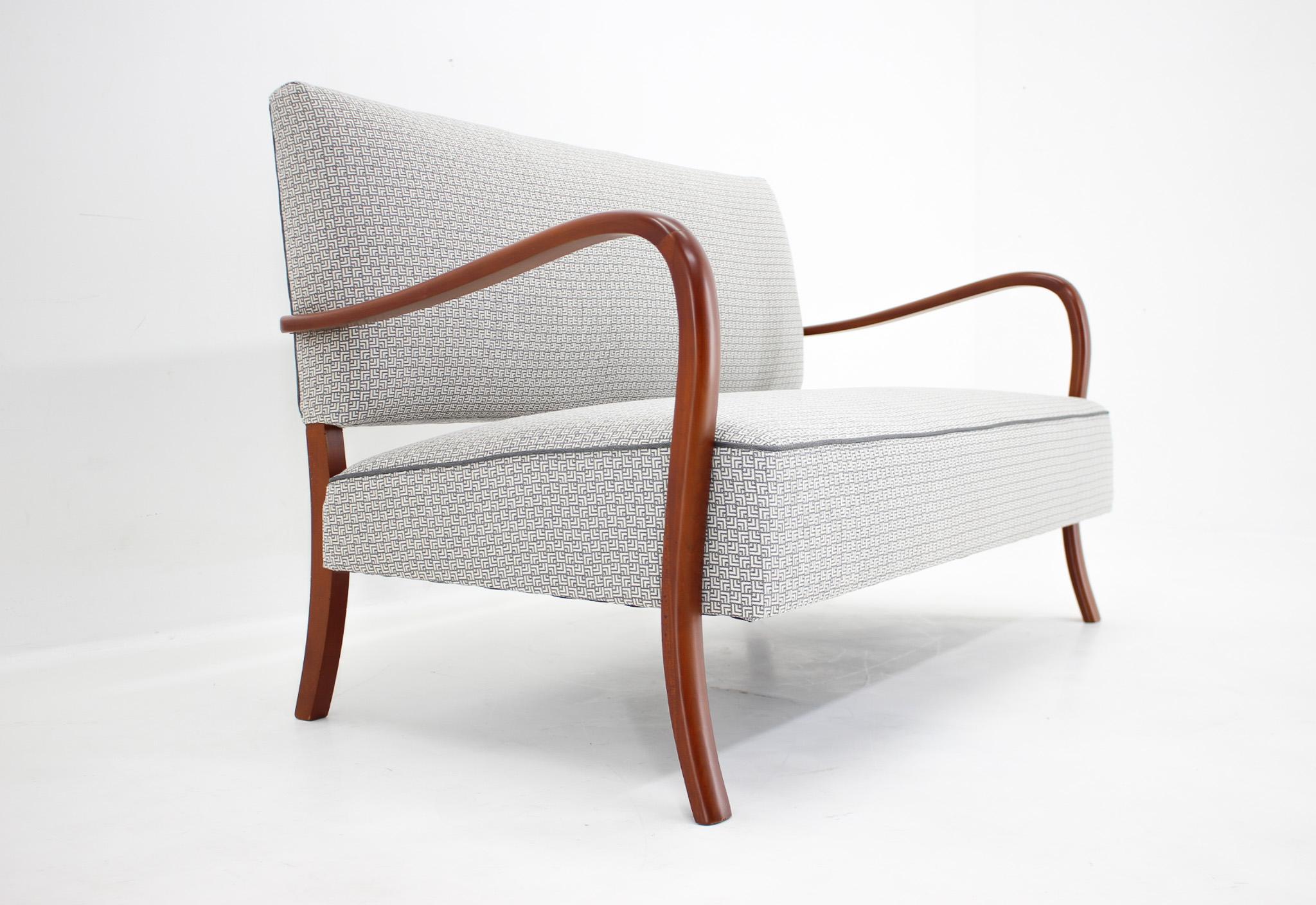 Mid-Century Modern Canapé italien des années 1950 nouvellement Upholstering dans le Style de Paolo Buffa en vente