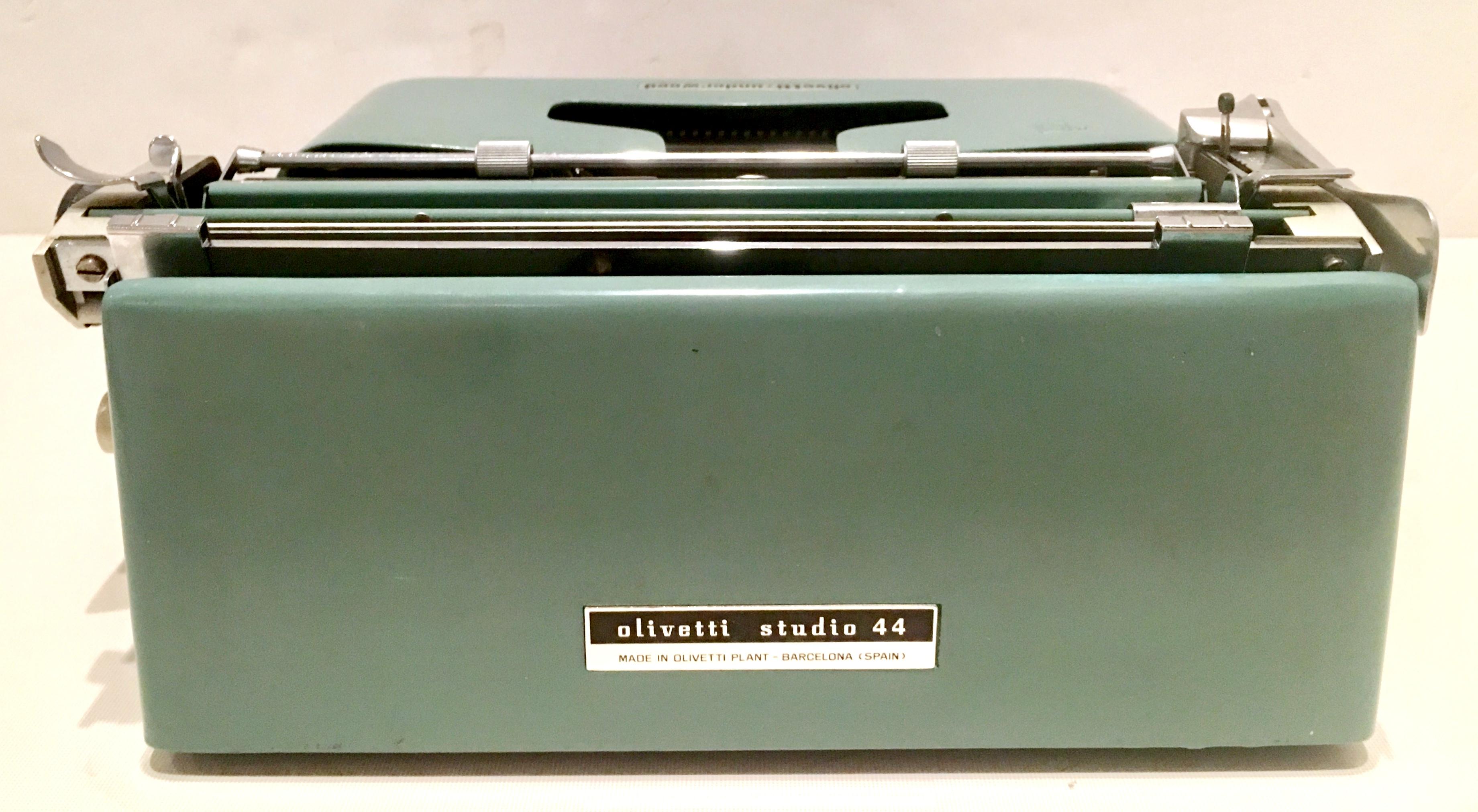 Metal 1950s Italian Olivetti Underwood 