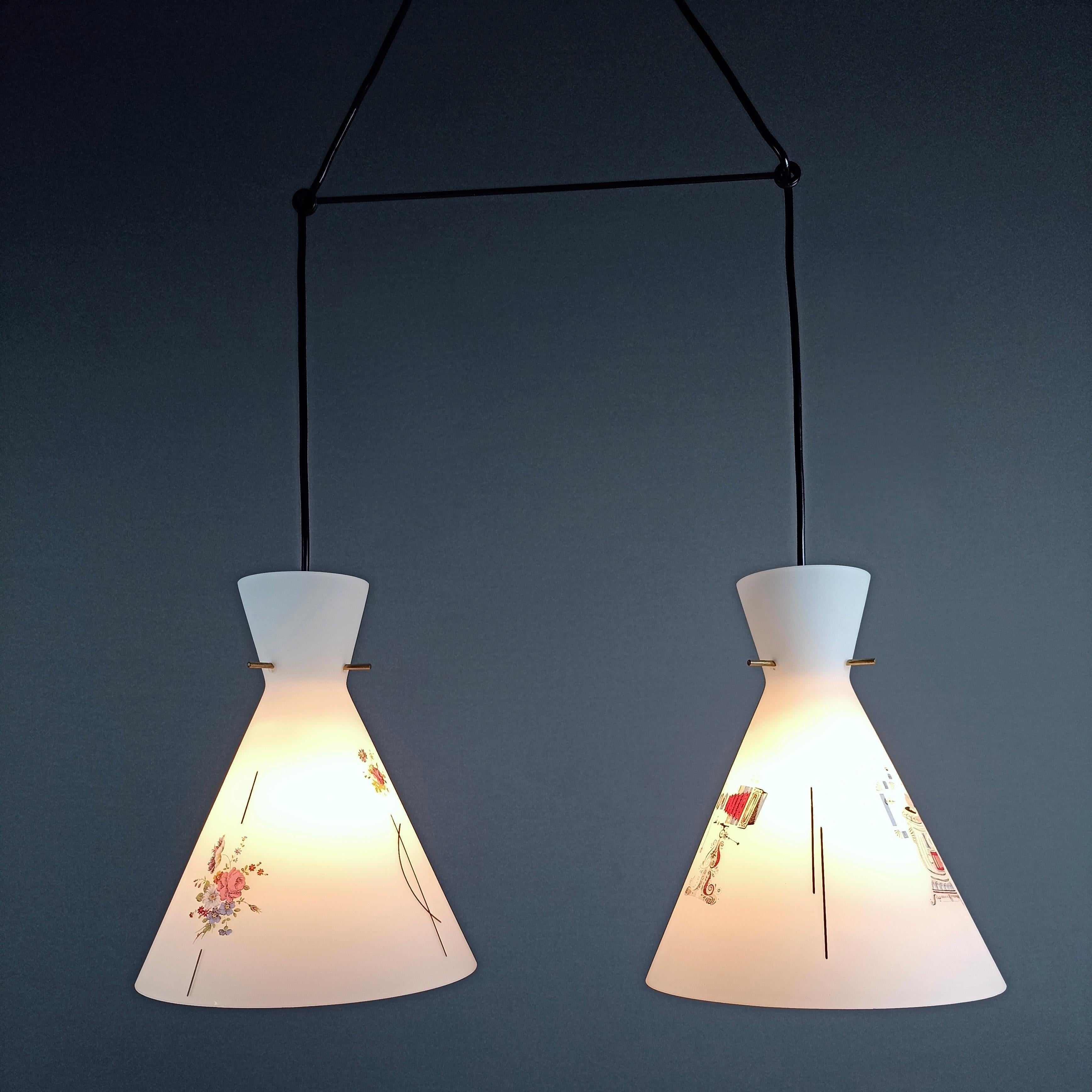 1950s Italian opaline glass with original decoration two-light pendant lamp.   For Sale 4