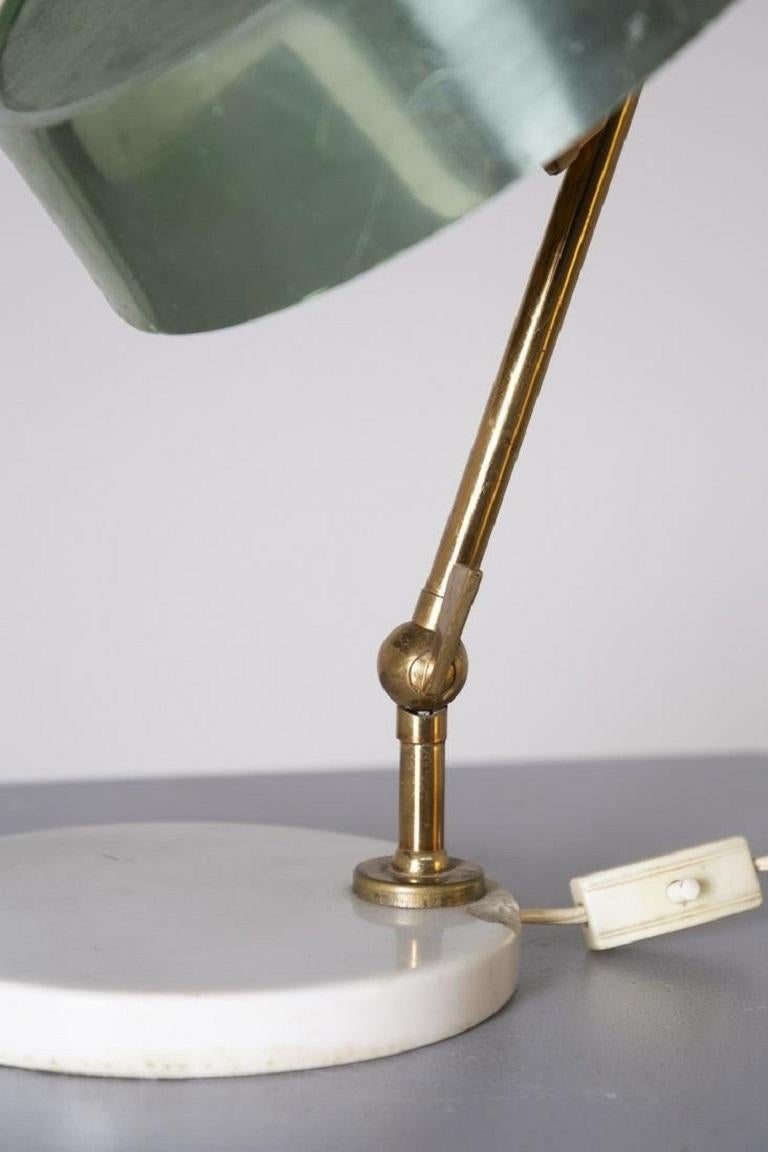 1950s Italian Oscar Torlasco Brass and Marble Table Lamp with Green Shade In Good Condition In Chicago, IL
