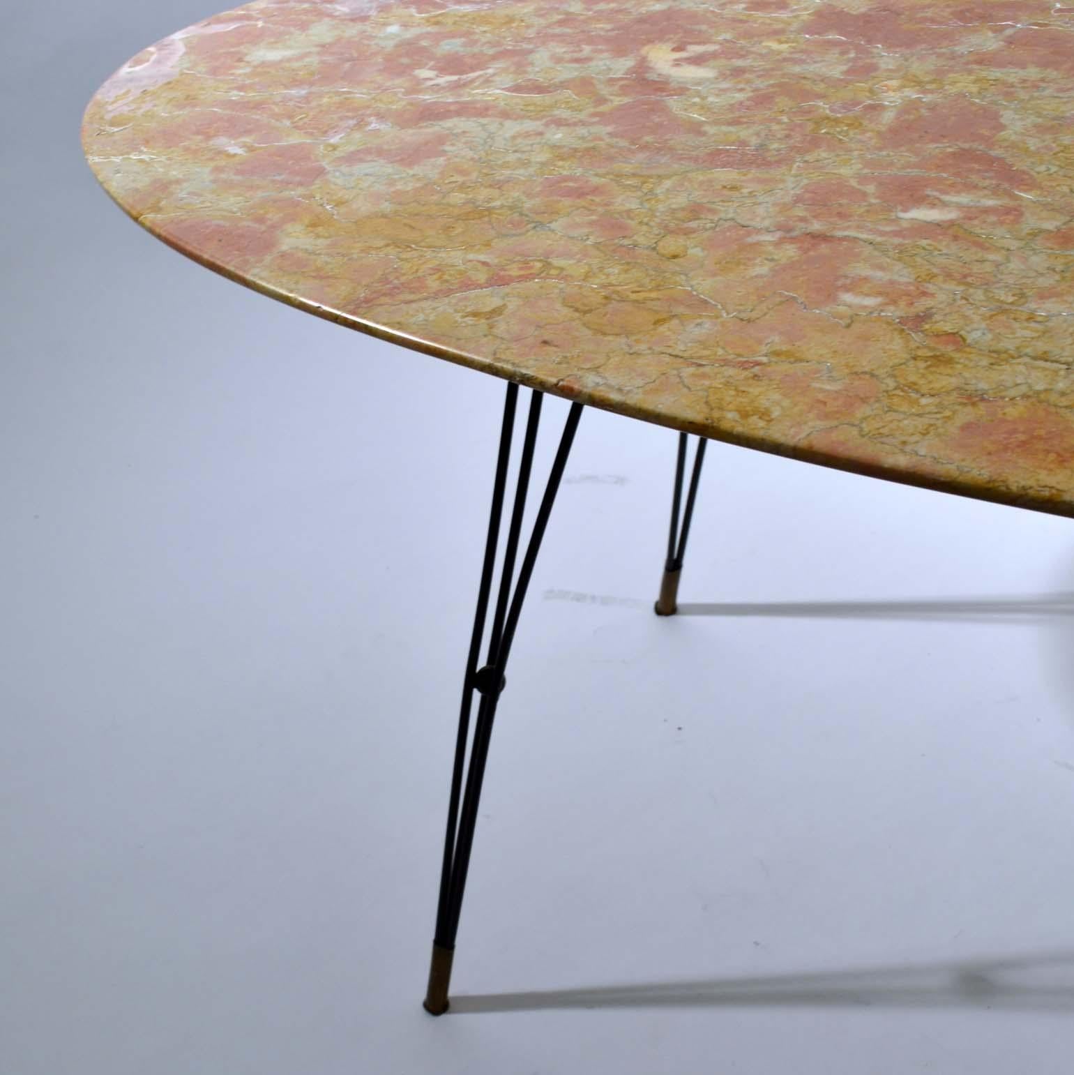 Mid-Century Modern Oval Marble Cocktail Table on Black Spider Legs Italian, 1950s For Sale