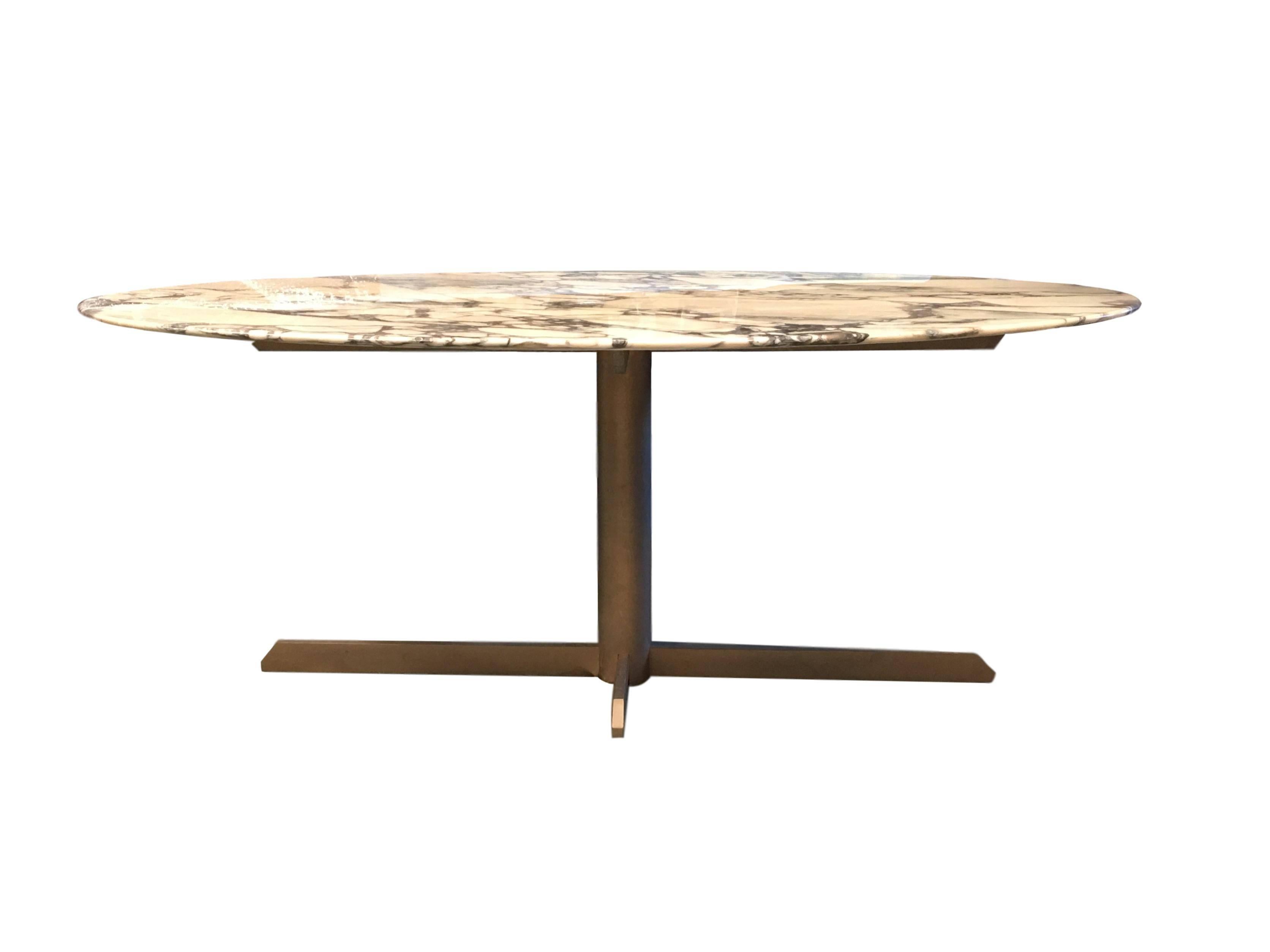 1950s Italian oval marble dining table on sculptural brass base
An exceptional 1950s Italian elliptical dining table consisting of an oval 'surfboard' shaped off-white marble top with black veins supported by a sculpted cast brass base and four