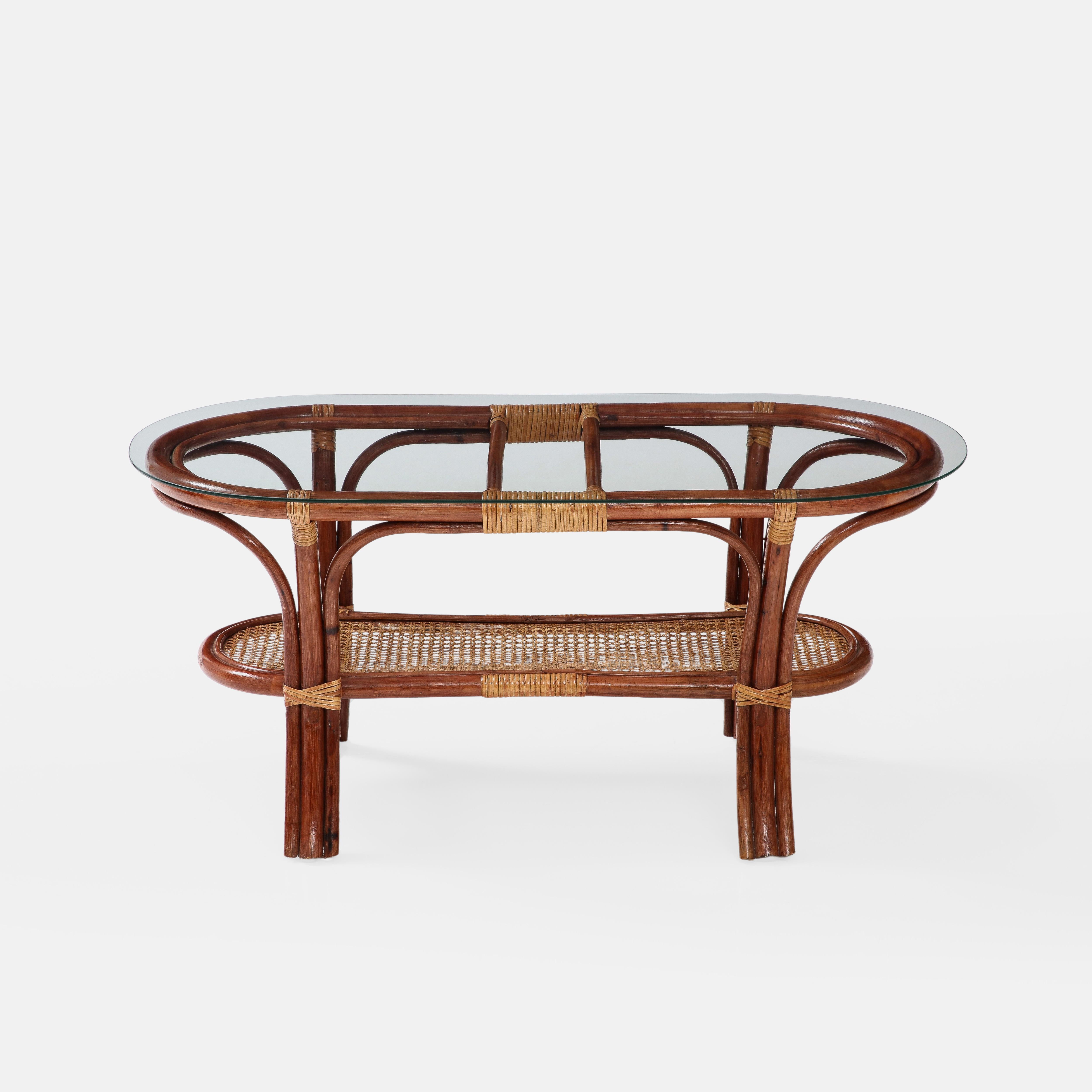 1950s Italian Oval Two-Tiered Coffee Table in Bamboo, Rattan and Glass In Good Condition In New York, NY