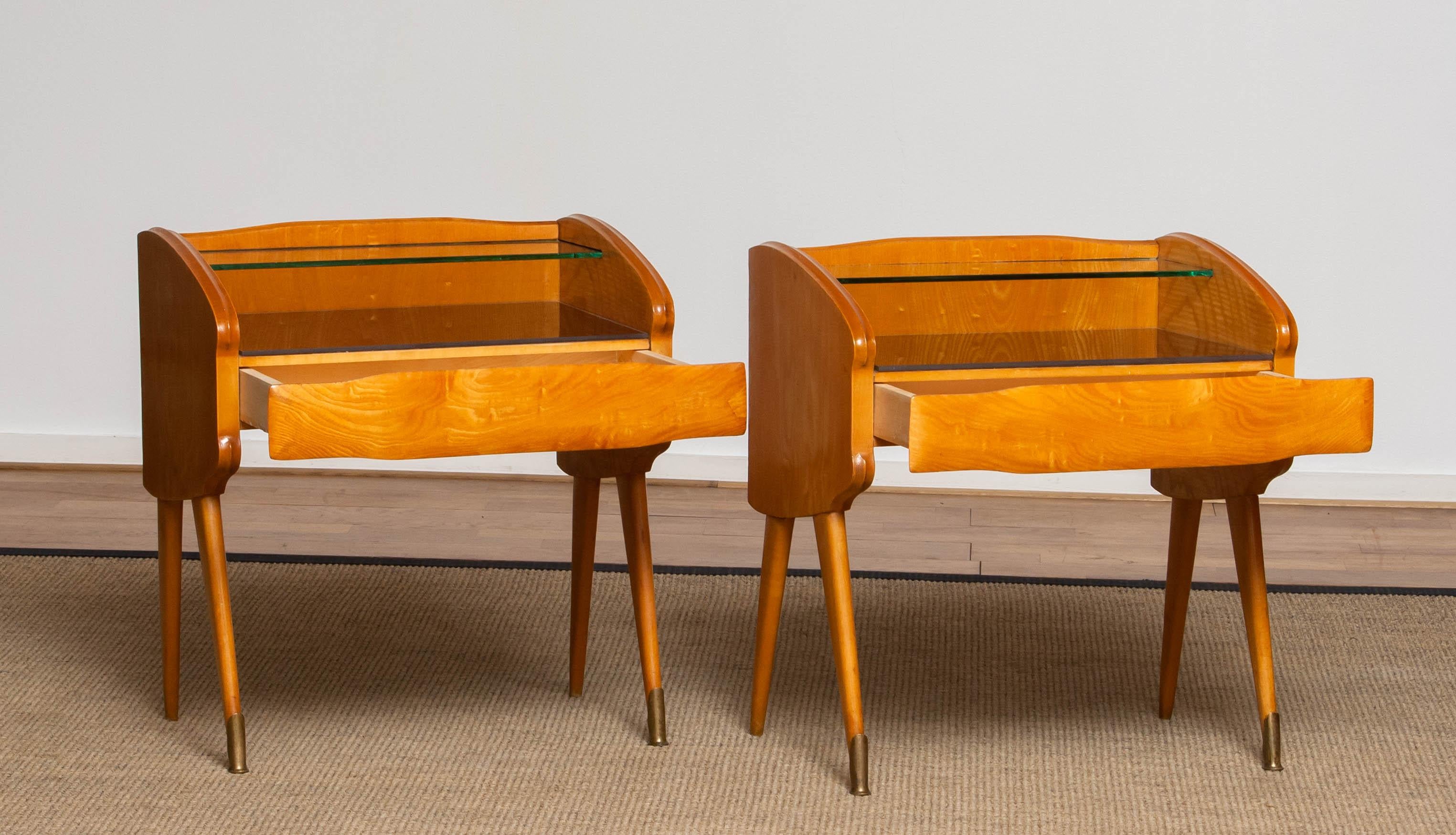 Mid-20th Century 1950's Italian Pair Maple and Glass Bedside Tables / Nightstands by Paolo Buffa