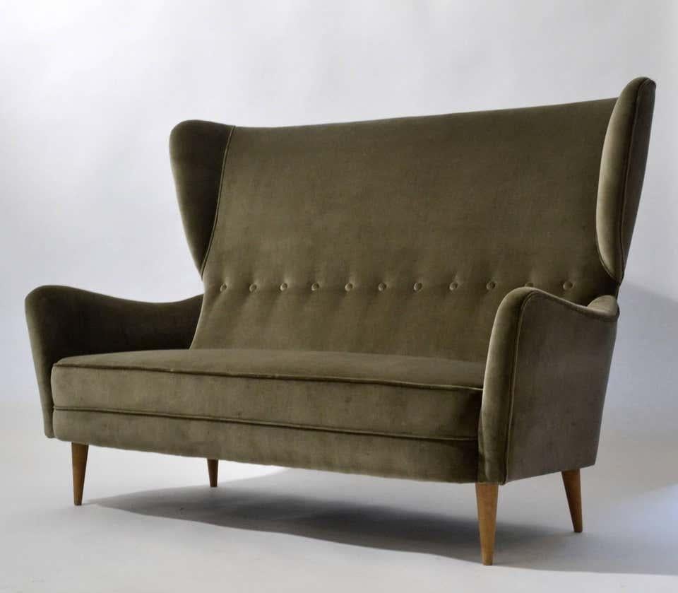 Elegant two-seat winged back sofa designed by Paolo Buffa for the Hotel Bristol, Merano, Italy, 1950s with wooden cone feet, re-upholstered in mouse grey high quality velvet. Seat height 37 cm / 14.5 in.