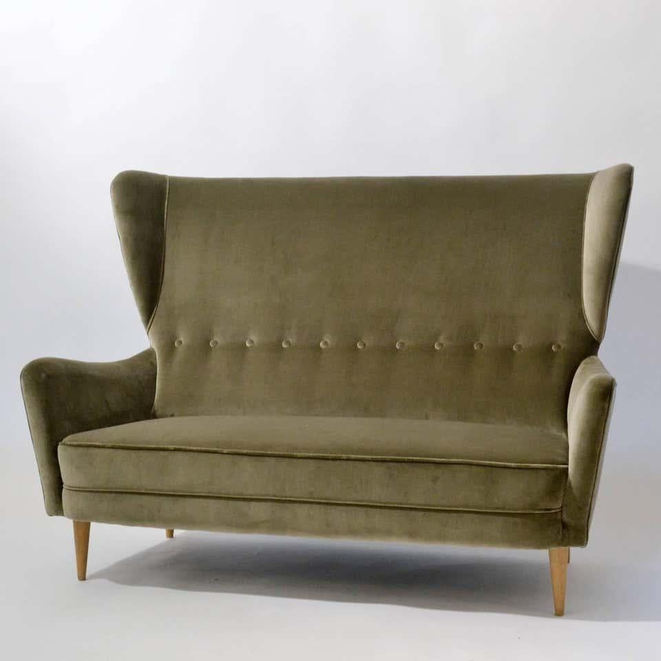 Mid-Century Modern canapé à deux places en velours gris Paolo Buffa:: Italie:: années 1950 en vente