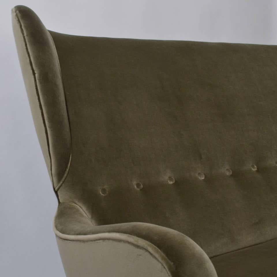 1950s Italian Paolo Buffa Two-Seat Wingback Sofa in Grey Velvet For Sale 1