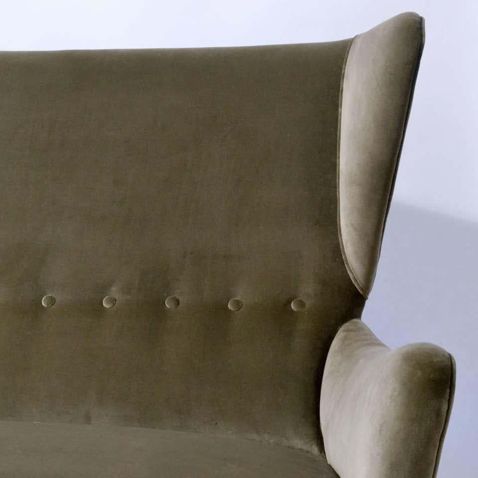 1950s Italian Paolo Buffa Two-Seat Wingback Sofa in Grey Velvet For Sale 2