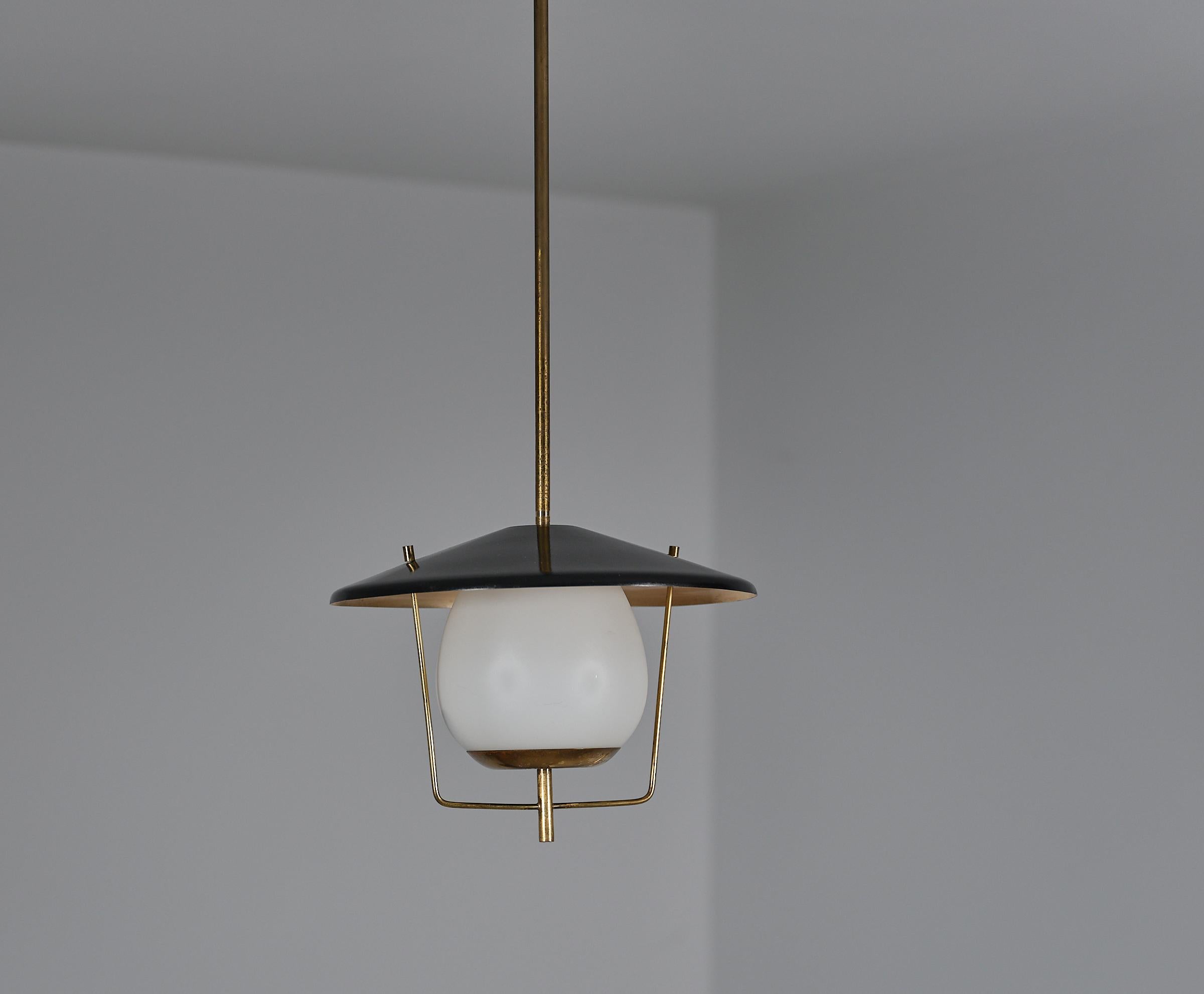 1950s Italian Pendant Lamp - STILNOVO, Brass with Black Shade and Opal Glass In Good Condition For Sale In Rome, IT
