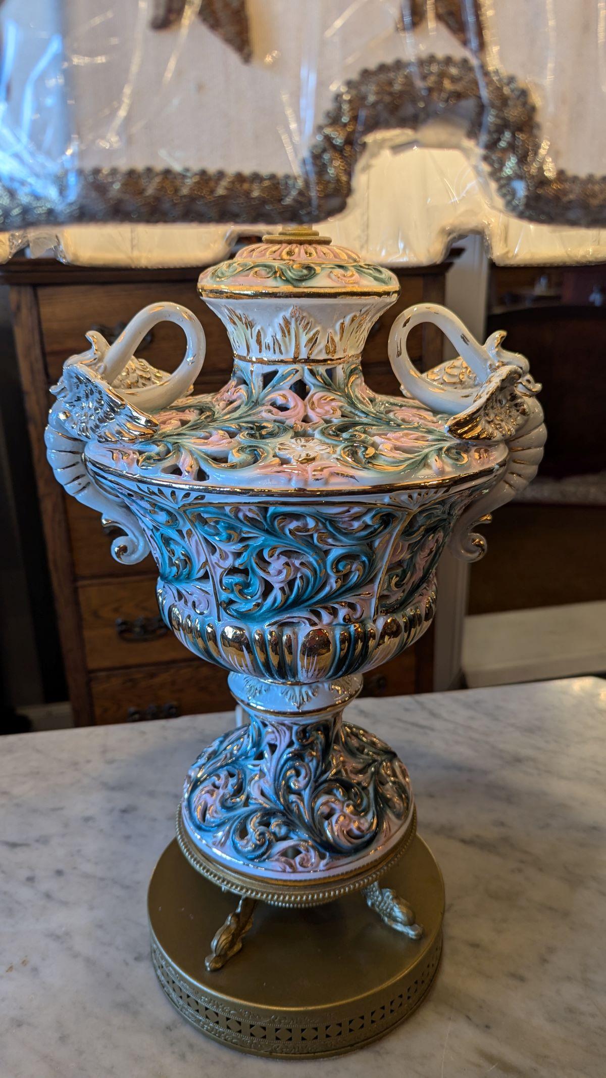 Pareja de lámparas urna de porcelana italiana de los años 50 en venta 4