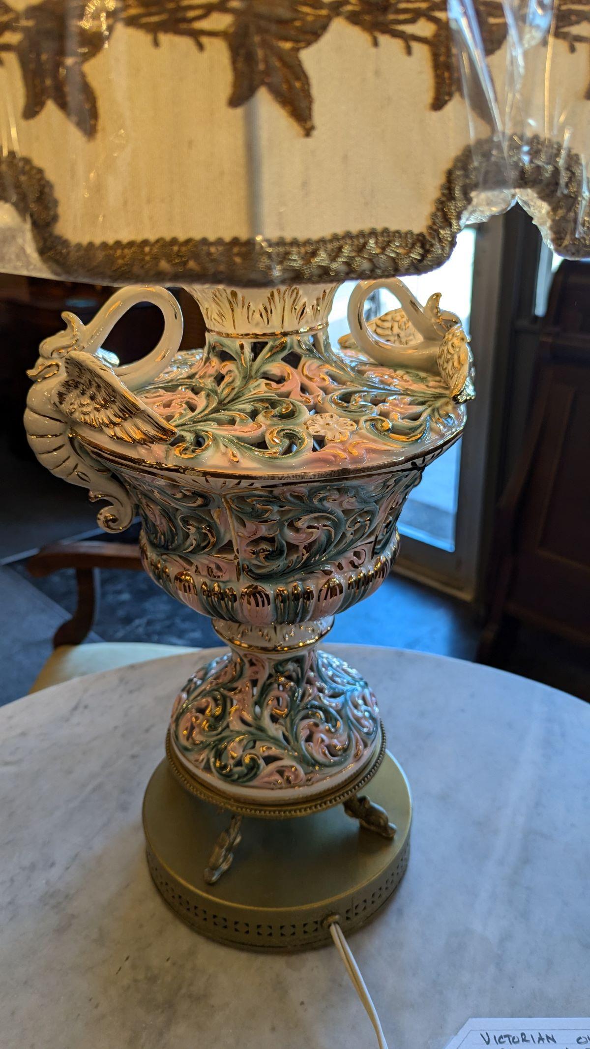 Pareja de lámparas urna de porcelana italiana de los años 50 en Bueno estado para la venta en Pueblo, CO