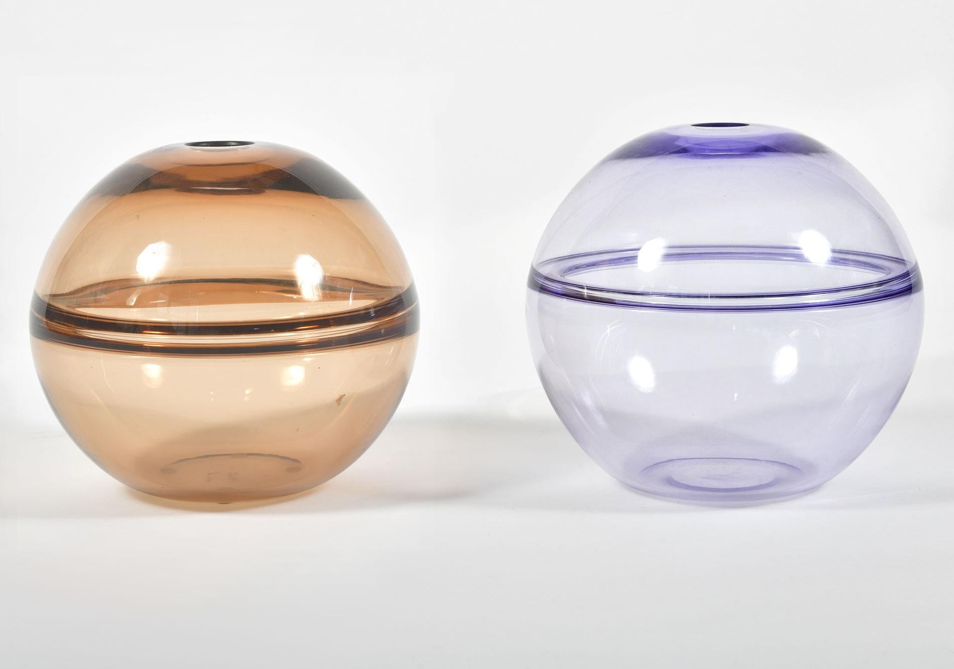 Vase globe de Murano violet italien en vente 1