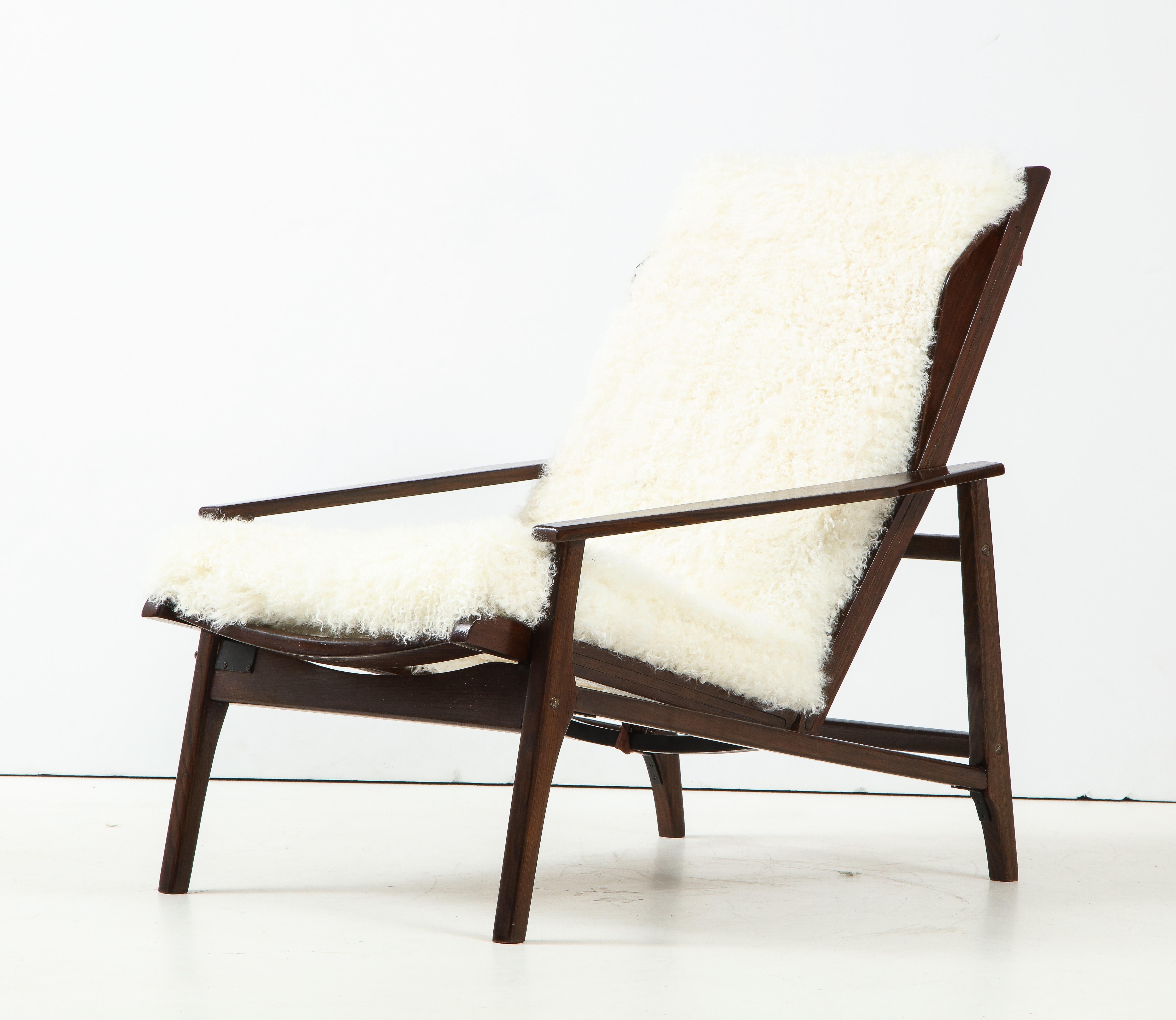 Mid-Century Modern 1950s Italian Oak Reclining Lounge Chair in White Kalgan Lambskin