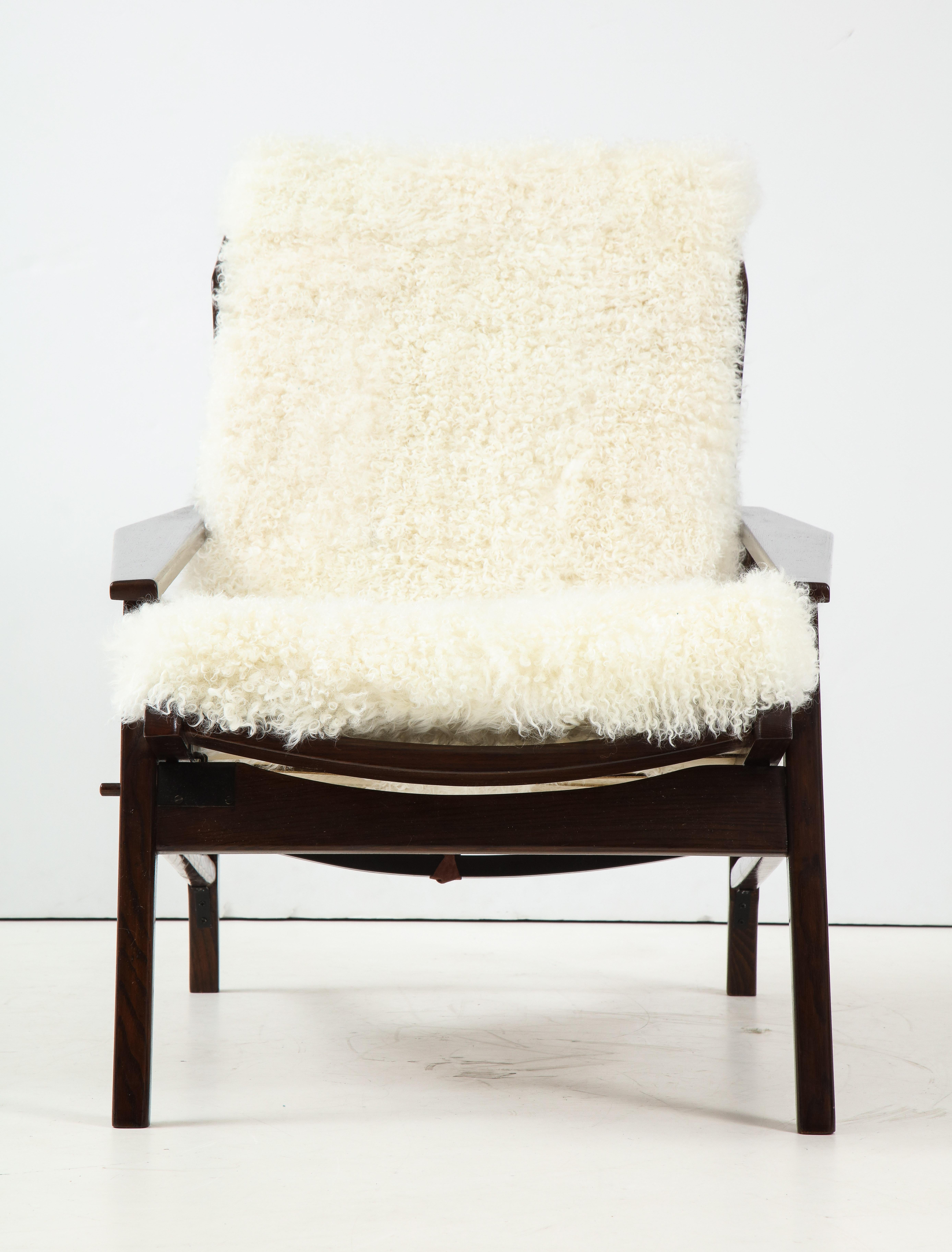 Stained 1950s Italian Oak Reclining Lounge Chair in White Kalgan Lambskin