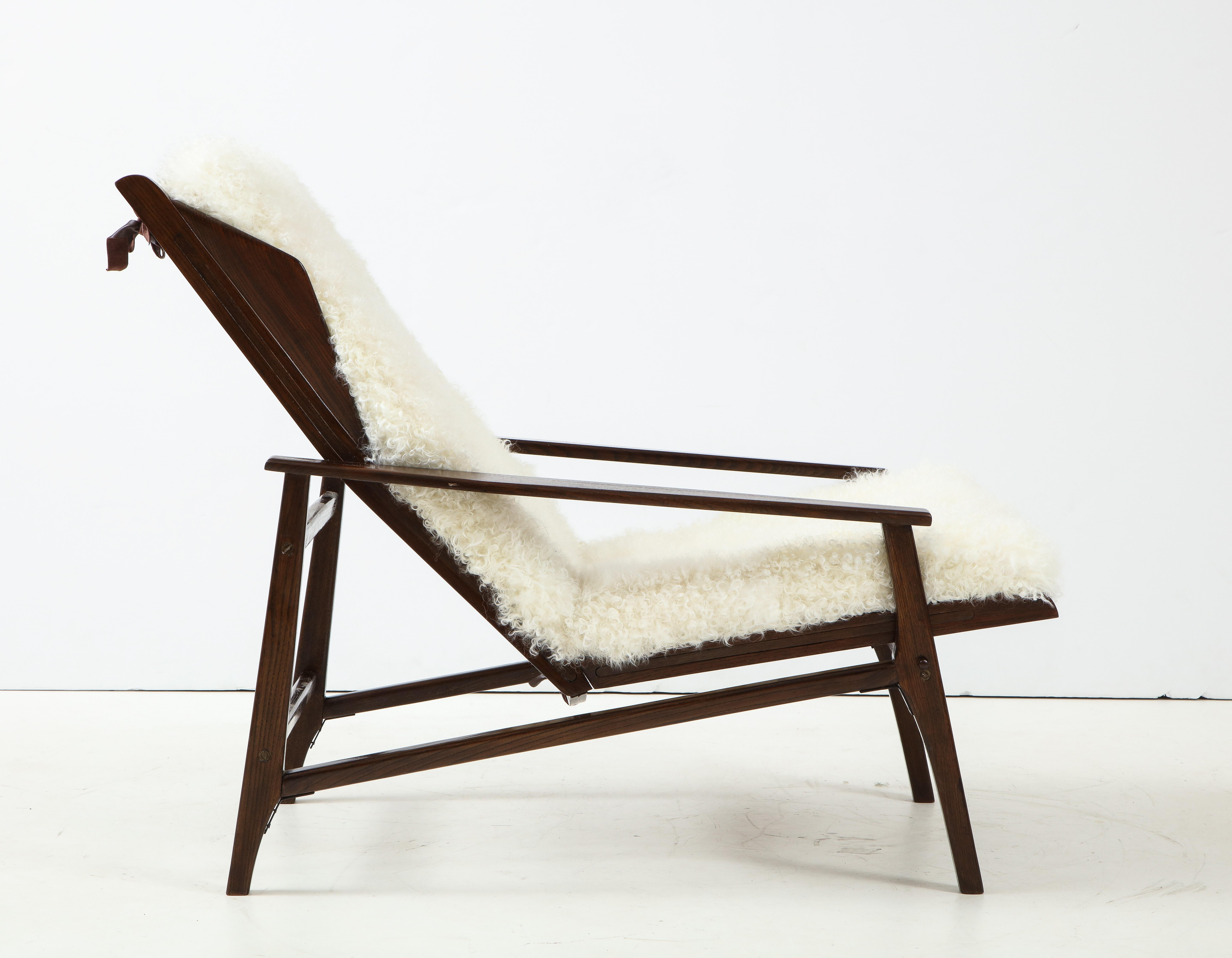 Mid-20th Century 1950s Italian Oak Reclining Lounge Chair in White Kalgan Lambskin