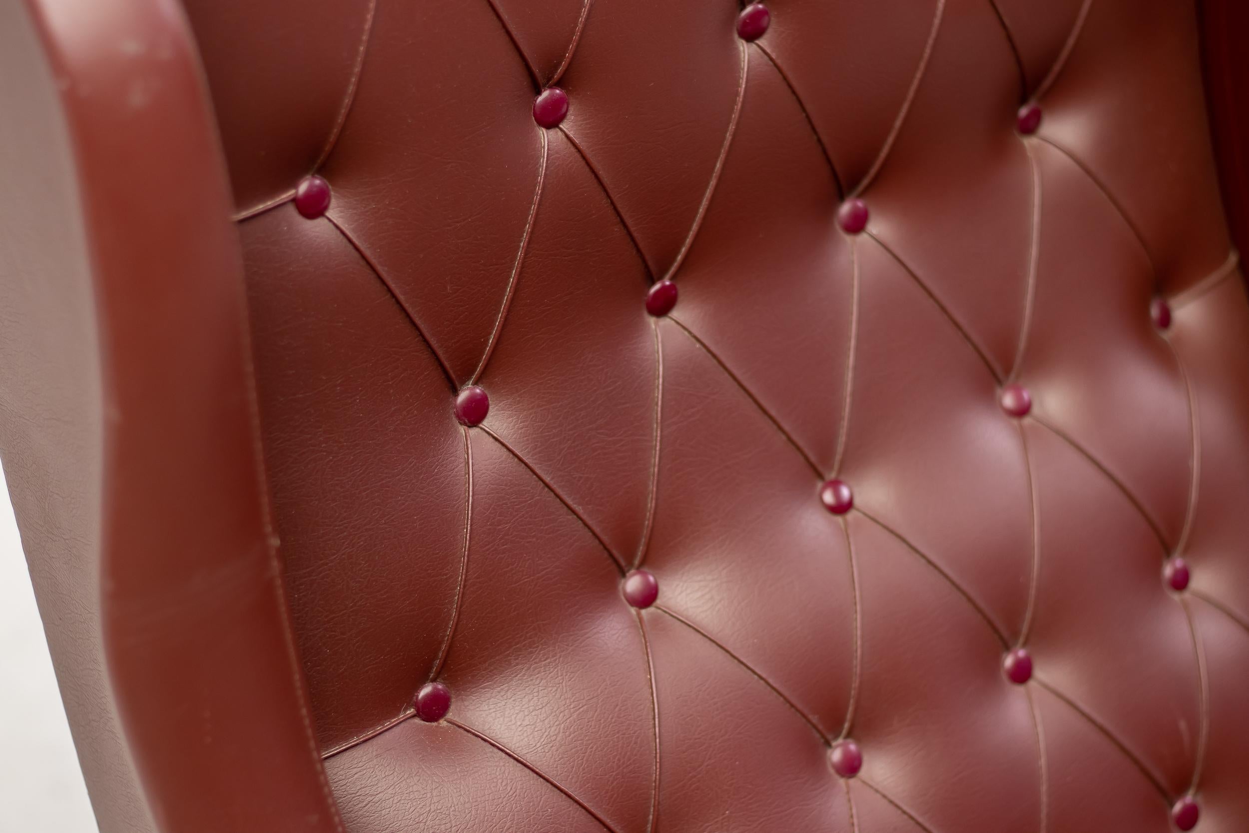 Silla reclinable italiana de los años 50 en naugahyde color sangre de buey en venta 1