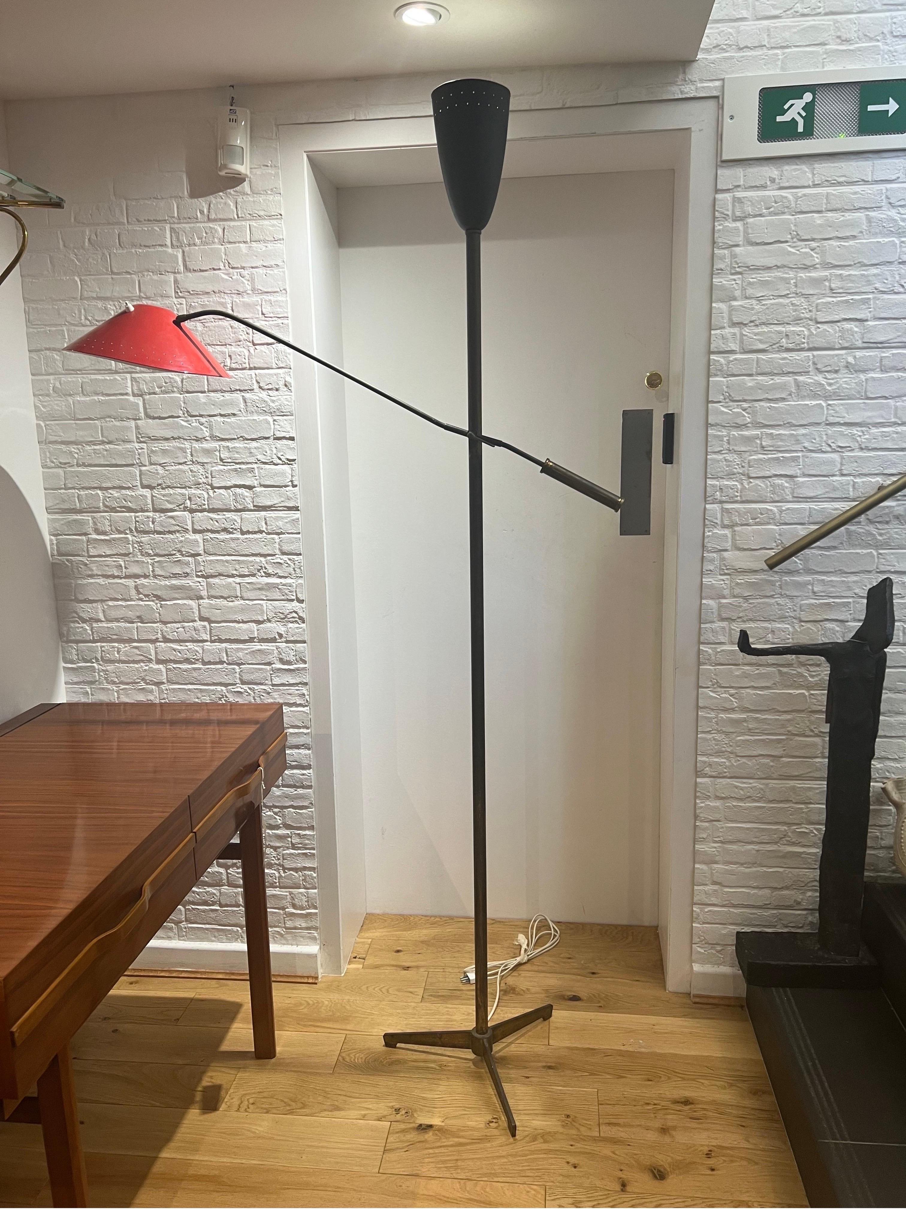 1950s Italian red and black diffuser standard lamp  For Sale 4